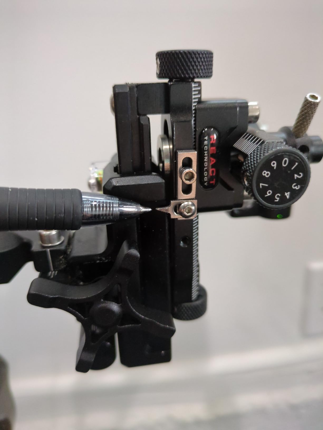 Trophy Ridge React One Pro Dovetail Bow Sight - Accuracy up to 100 Yards, Tool Less Windage and Elevation Adjustability, 2nd/3rd Axis Leveling, Adjustable Click Light customer photo 2