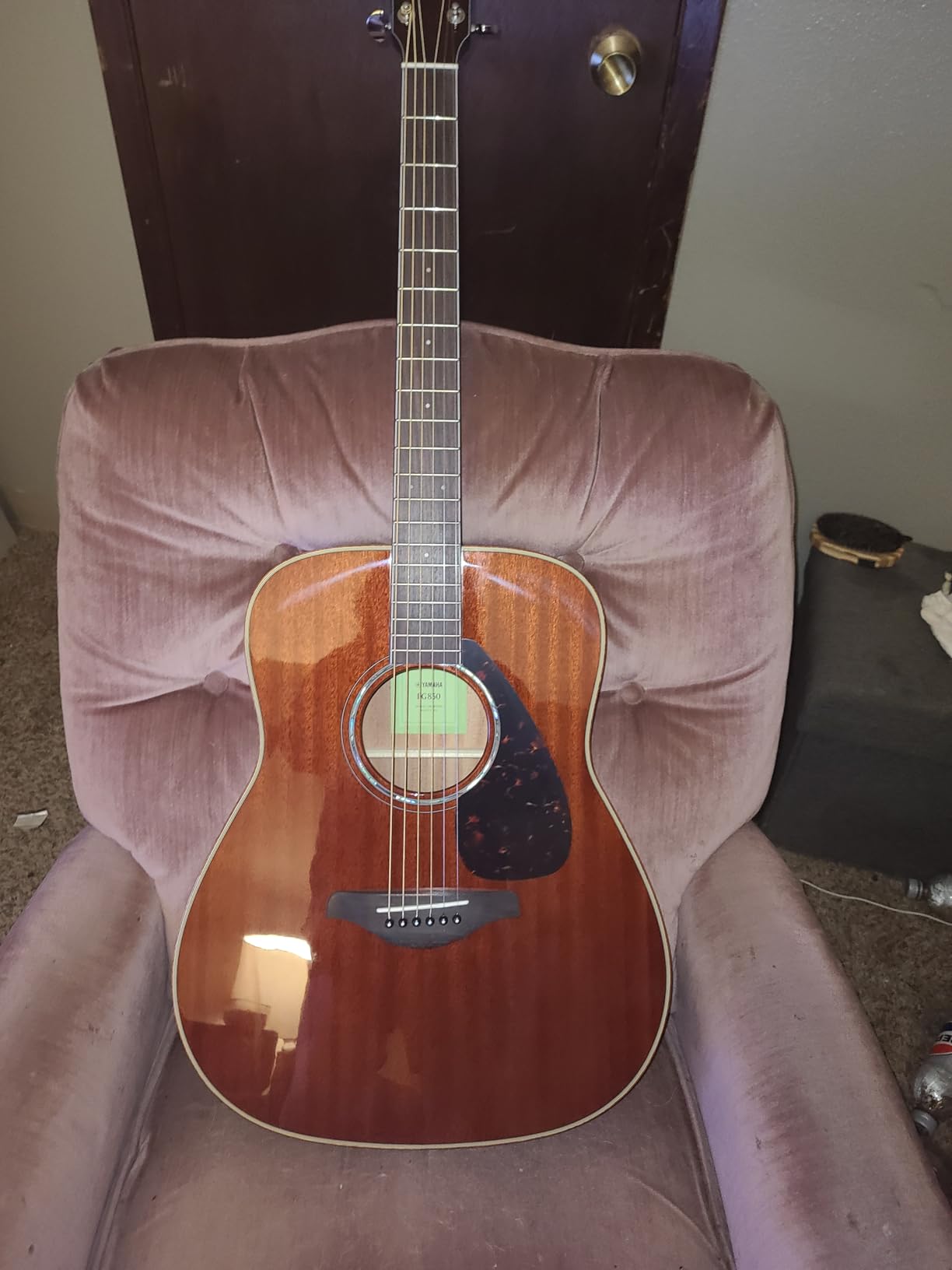 Yamaha FG850 Solid Top Acoustic Guitar, Mahogany customer photo 2