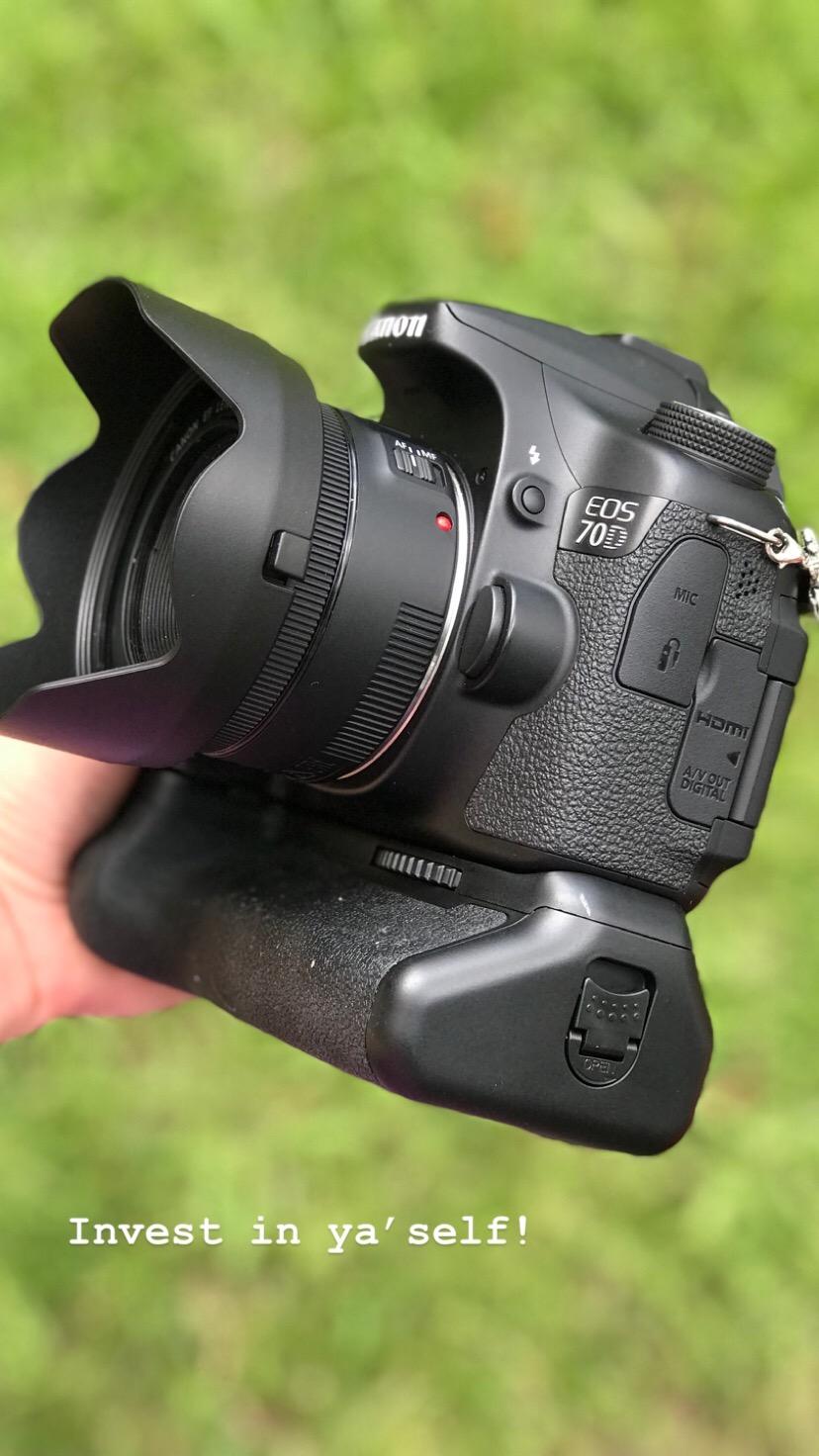 NEEWER Battery Grip (Replacement for BG-E14), Vertical Grip with Shutter/Function Buttons, Powered By LP-E6 Battery or 6 PCS AA Batteries for Canon EOS 90D 80D 70D DSLR Camera (Batteries Not Included) customer photo 1