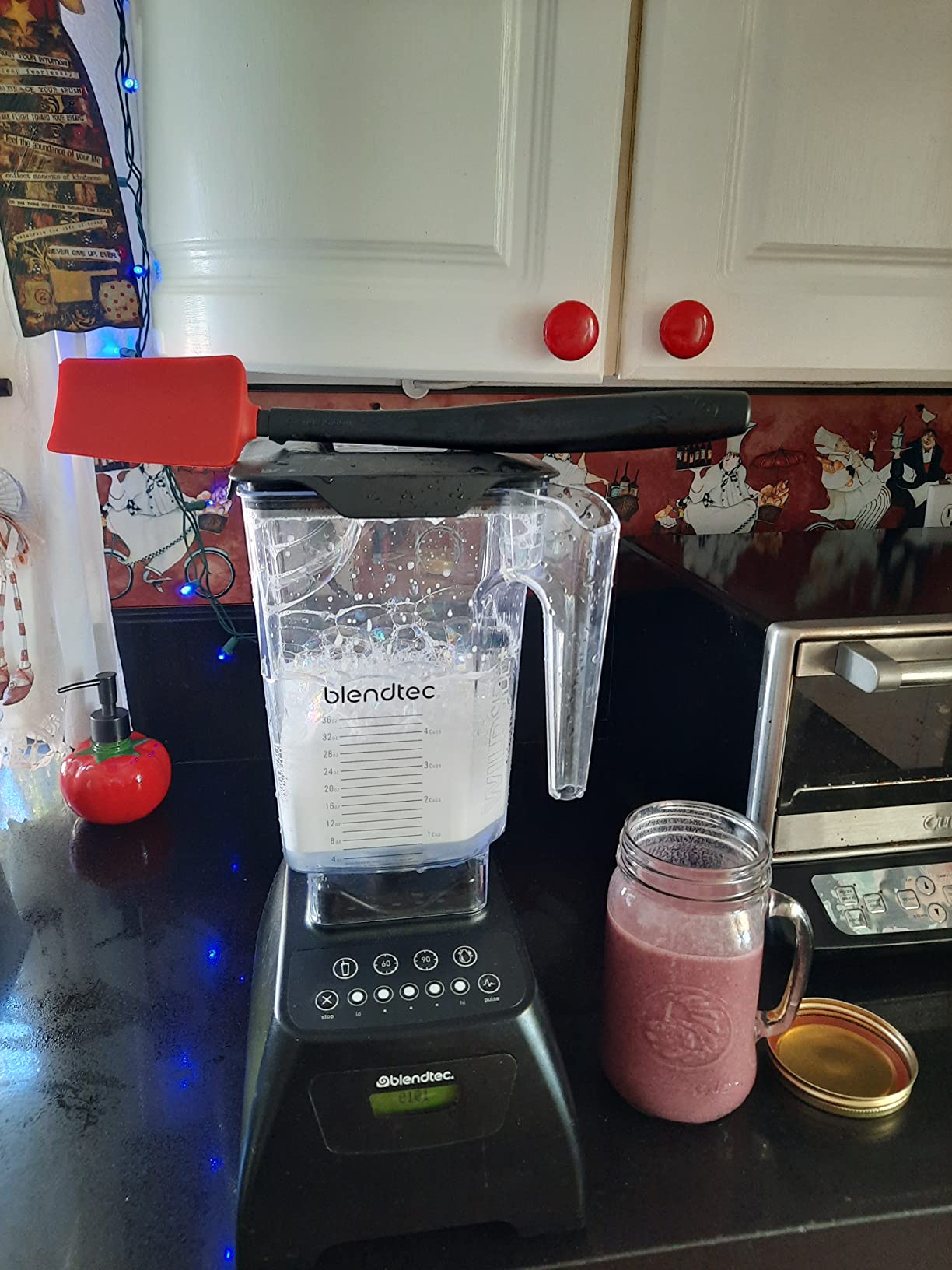 Blendtec Classic 575 Blender - WildSide+ Jar and Spoonula Spatula BUNDLE - Professional-Grade Power - Self-Cleaning - 4 Pre-programmed Cycles - 5-Speeds - Black customer photo 1