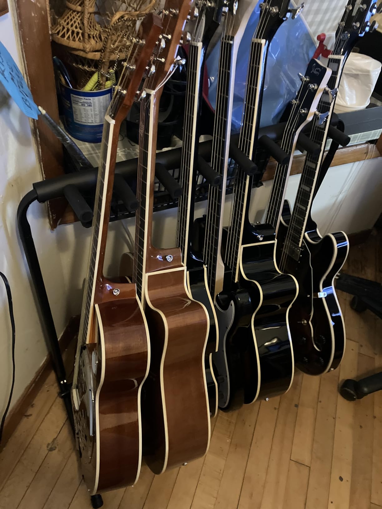 Pyle 7 Slot Multi-Guitar Stand - Universal Guitar Floor Rack for Electric, Acoustic, Bass Guitars, Ukuleles & Cases - Portable with No-Slip Non-Scratch Padding customer photo 1