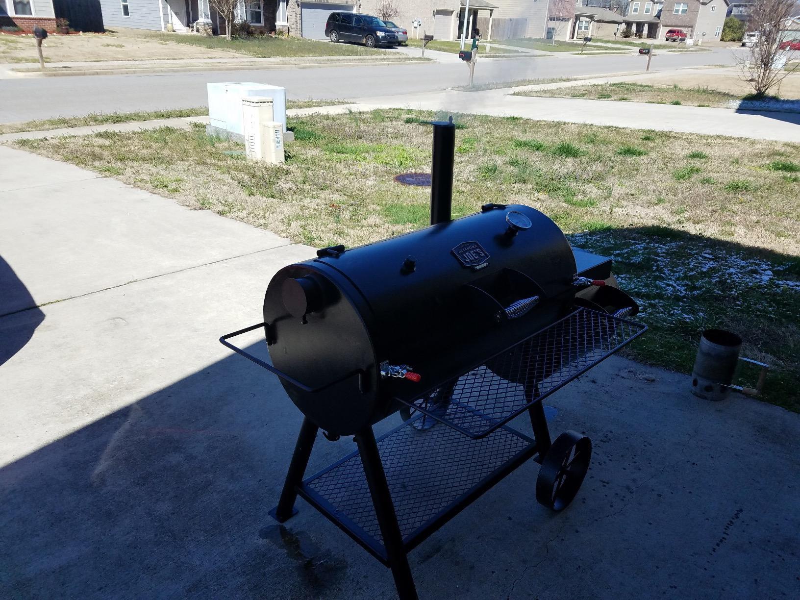 Oklahoma Joe's Highland Reverse Flow Smoker, Charcoal, Porcelain Coated Wire, Black customer photo 2