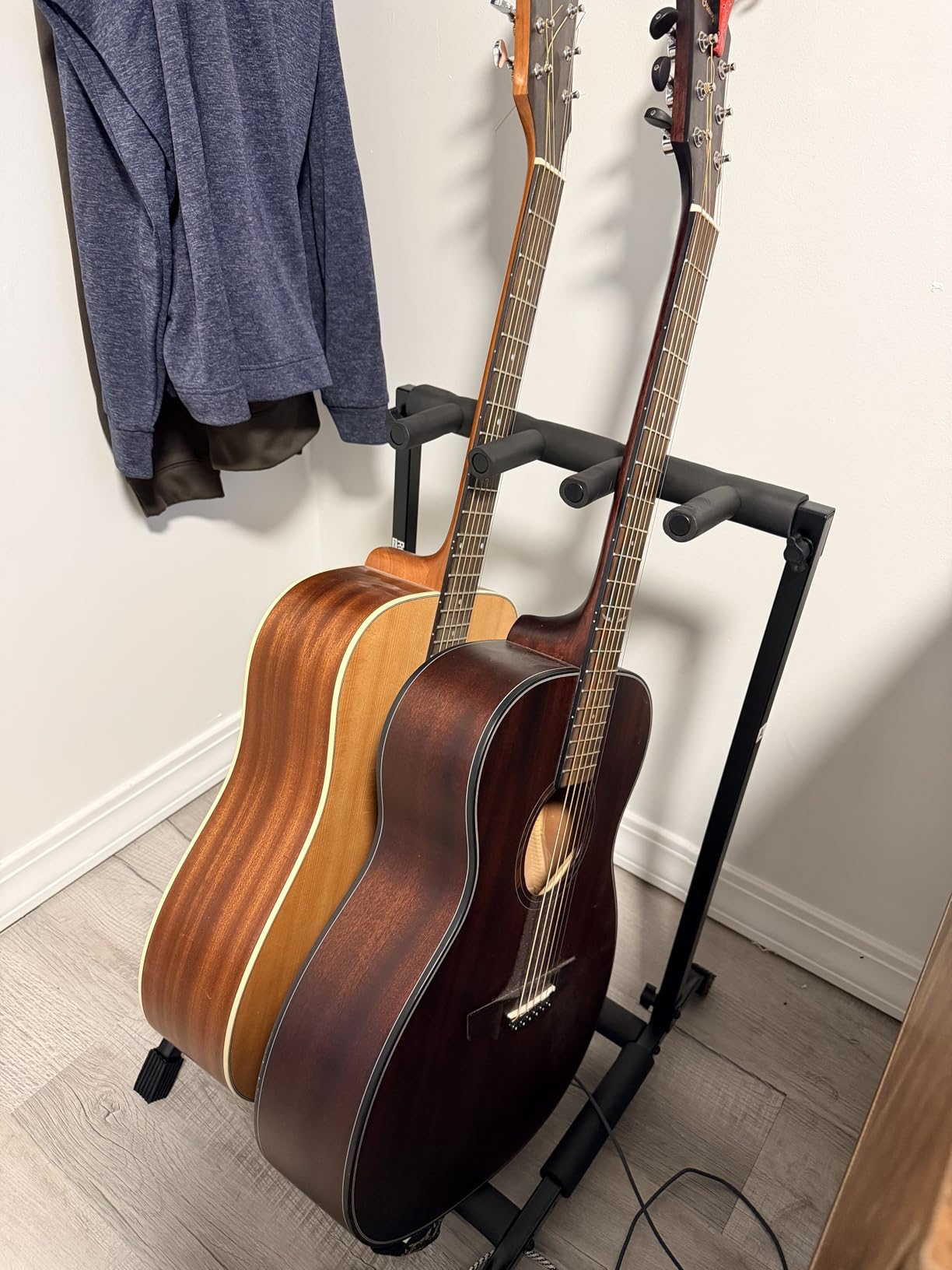 Gator Rok-It Collapsible Folding Guitar Rack Stand for 3 Guitars - Fits Acoustic, Electric, or Bass Guitars - Portable, Durable, Space-Saving Storage customer photo 1
