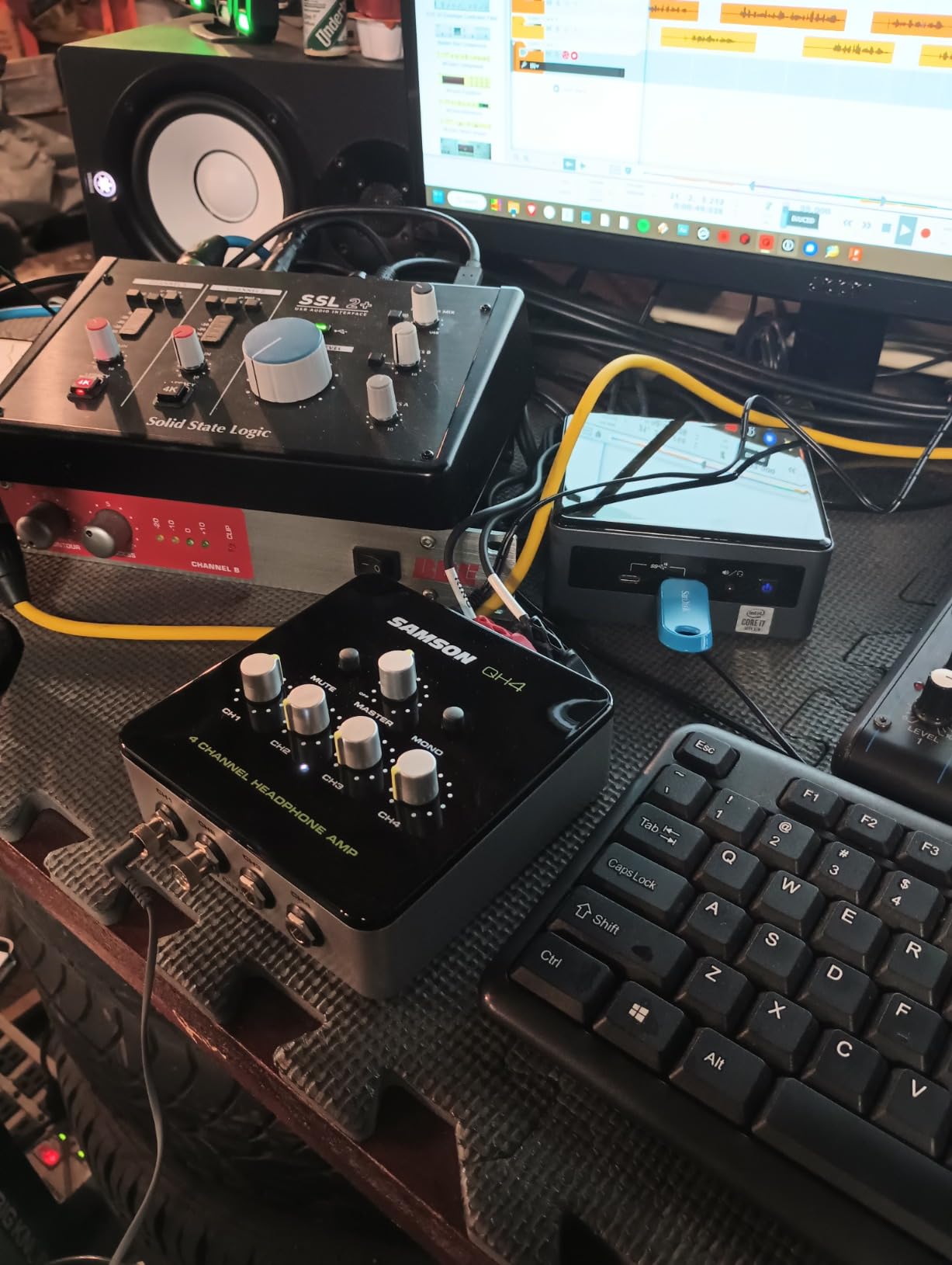 Samson QH4 4-Channel Headphone Amplifier customer photo 2