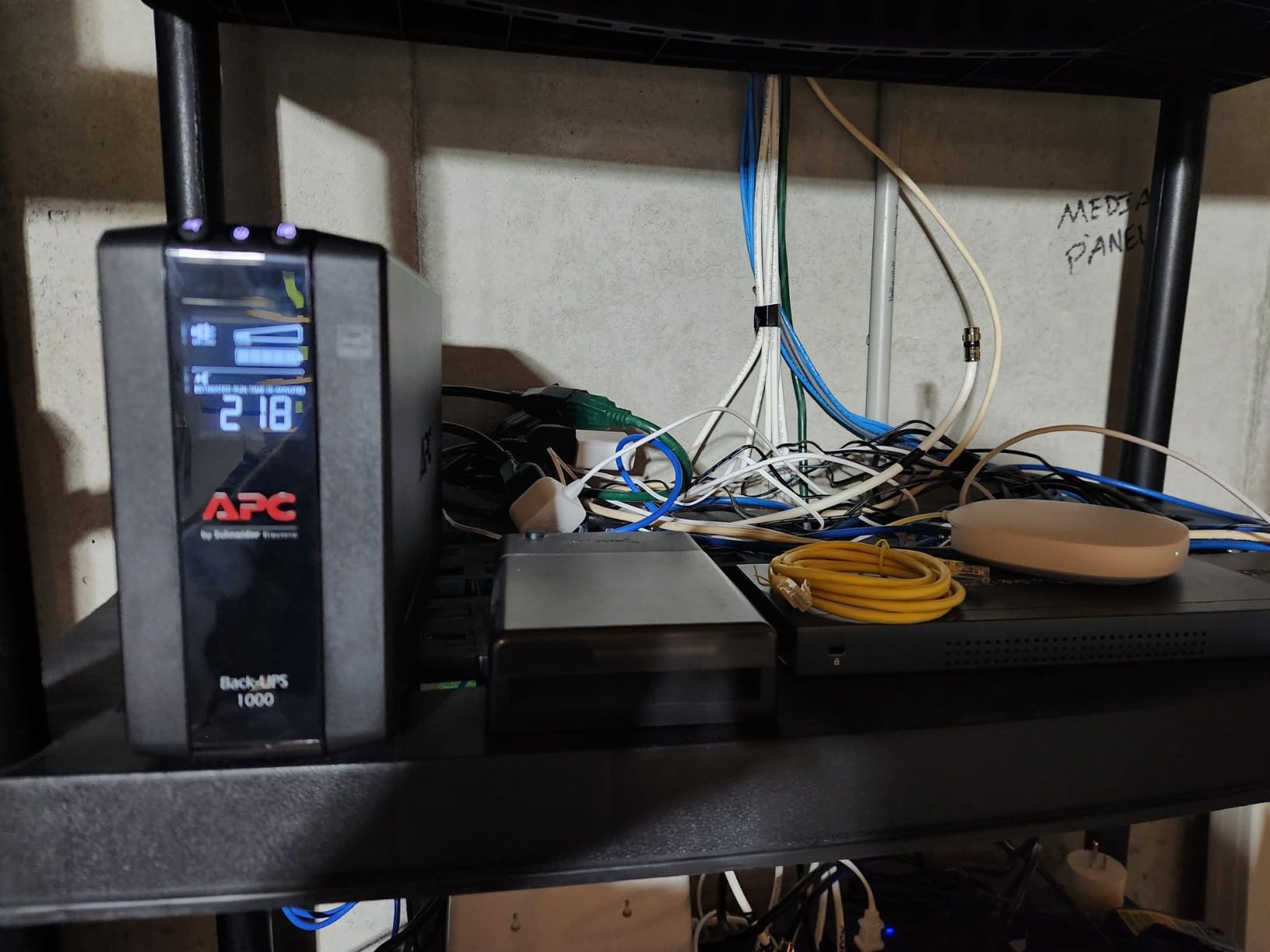 APC Back-UPS Pro 1000VA UPS, 600W Battery Backup & Surge Protector, AVR, 8 Outlets (NEMA 5-15R), LCD Display, BX1000M Uninterruptible Power Supply for Computers, Wi-Fi Routers, Home Office Electronics customer photo 1