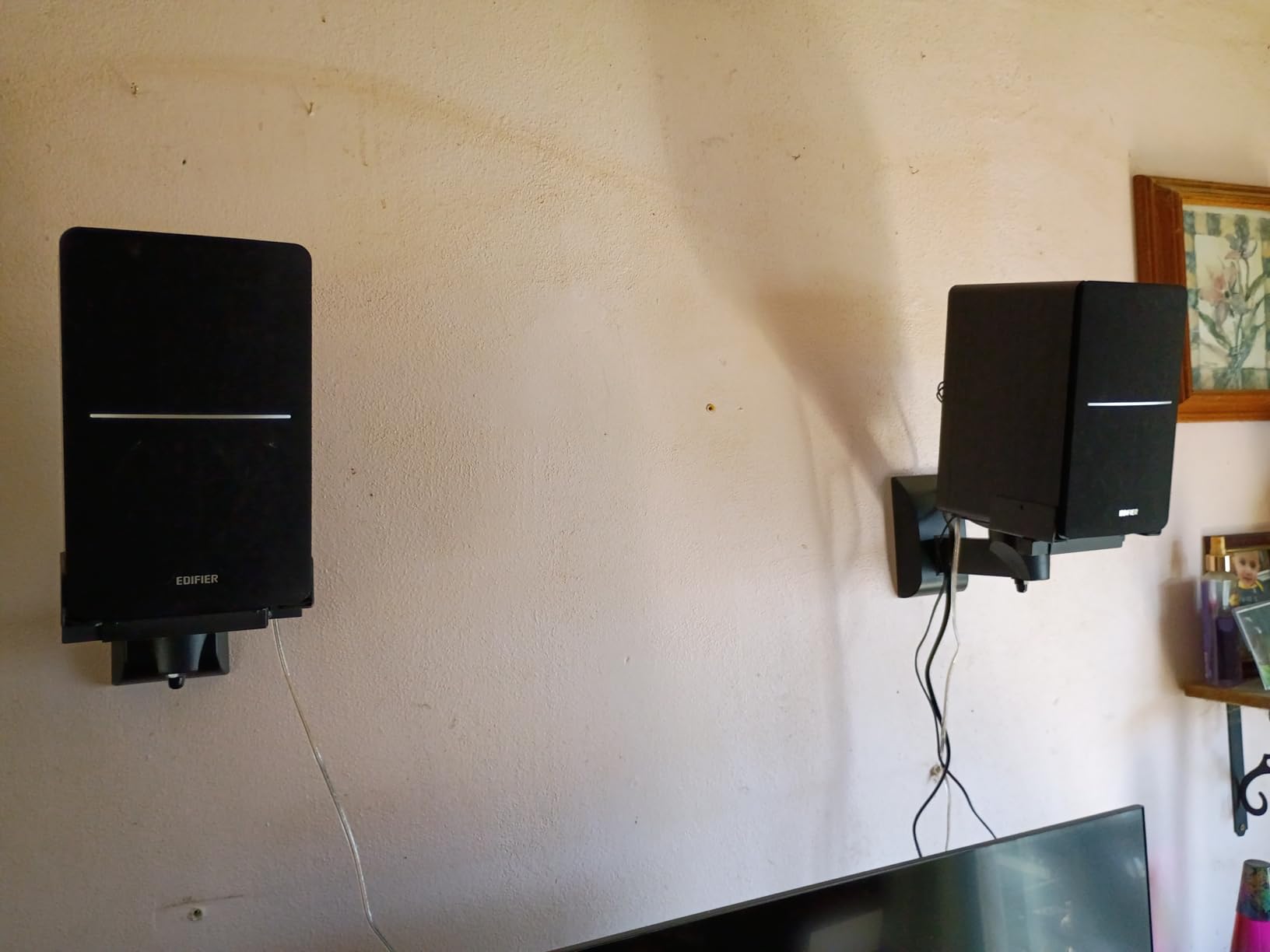 Edifier R1280DB Powered Bluetooth Bookshelf Speakers - Optical Input - Wireless Studio Monitors - 4 Inch Near Field Speaker - 42W RMS - Wood Grain (Black) customer photo 1