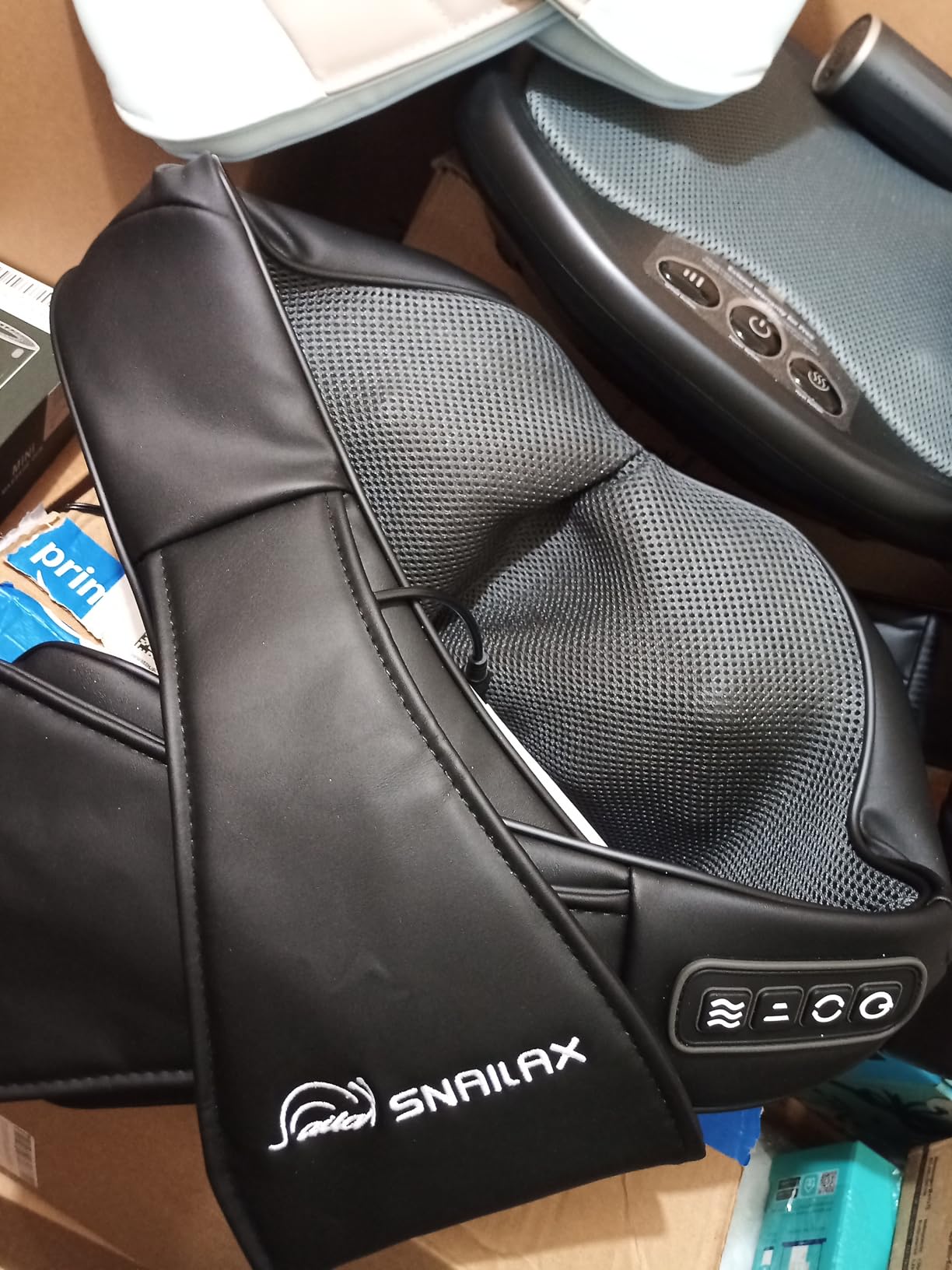 Snailax Shiatsu Neck and Shoulder Massager - Back Massager with Heat, Deep Kneading Electric Massage Pillow for Neck, Back, Shoulder, Foot, Body customer photo 2