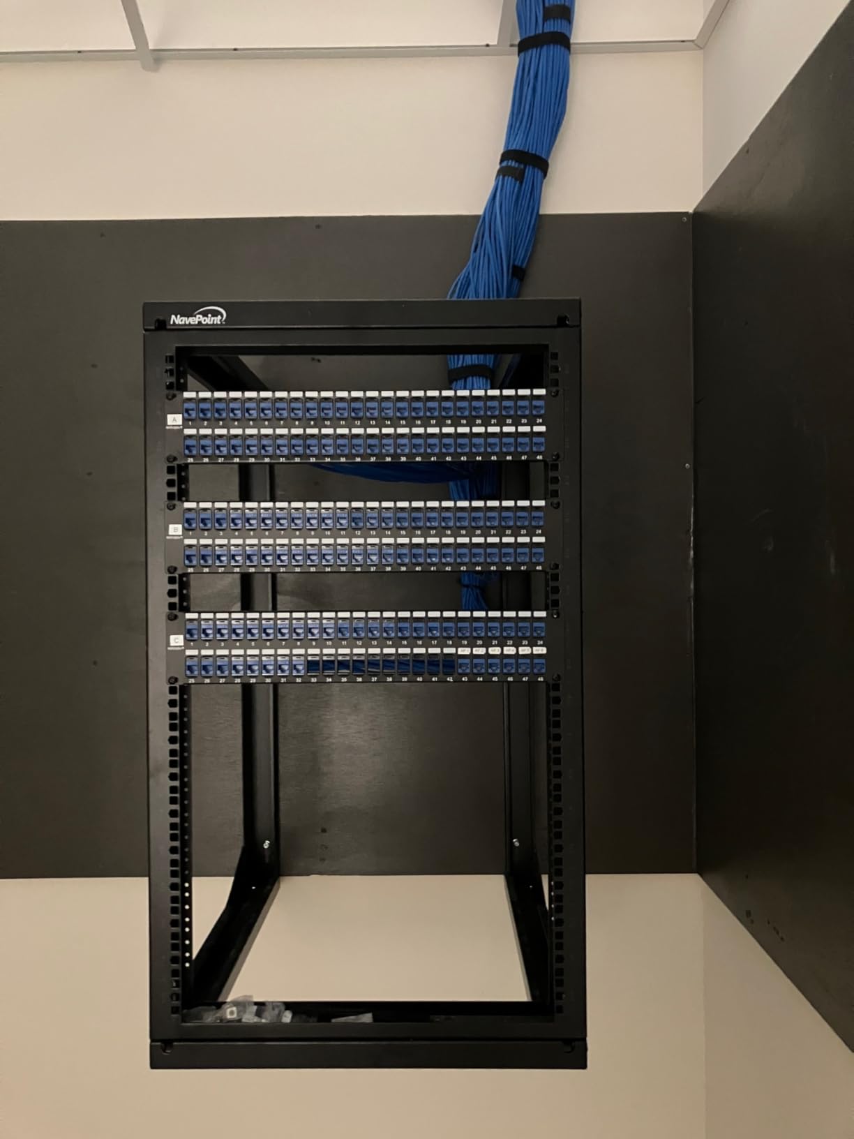 NavePoint 9U Open-Frame Server Rack for 19