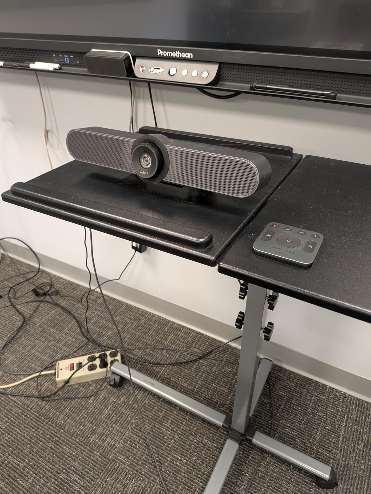 Logitech MeetUp Video Conferencing System, Ultra HD 4K/1080p/720p, 3 Microphones/Adjustable Speakers, Wide Field of View 120° customer photo 1