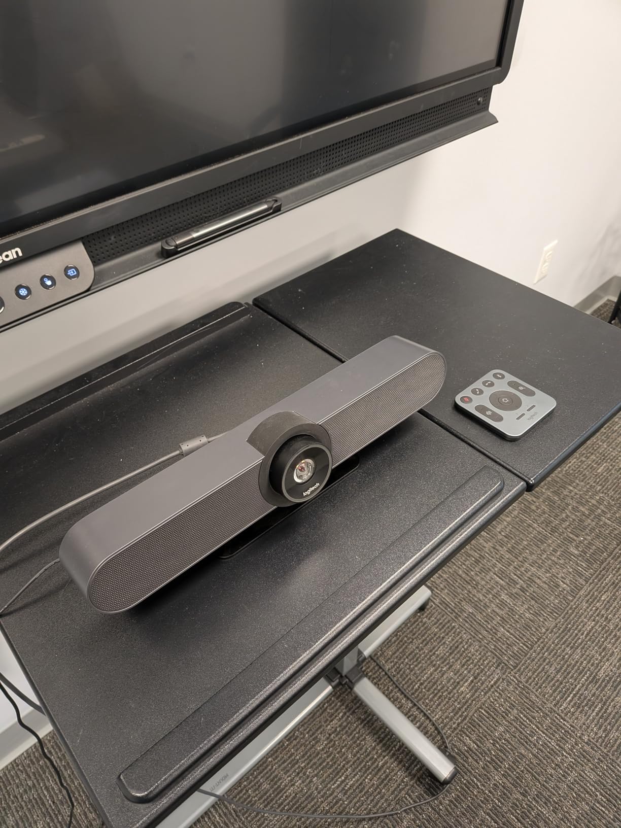 Logitech MeetUp Video Conferencing System, Ultra HD 4K/1080p/720p, 3 Microphones/Adjustable Speakers, Wide Field of View 120° customer photo 2