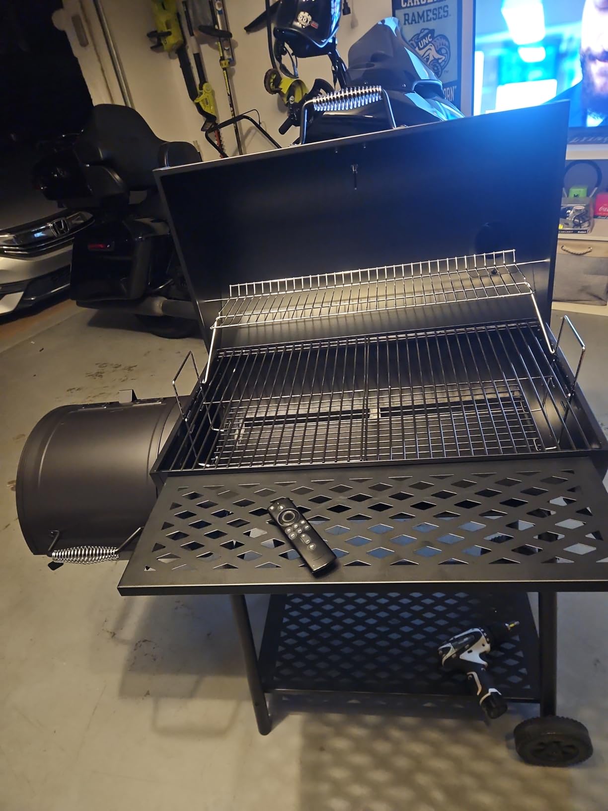 Royal Gourmet CC1830FC 28-Inch Barrel Charcoal Grill with Offset Smoker, 840 Sq. In. Cooking Area, Front Shelf, Charcoal Grill for Outdoor Grilling and Backyard Cooking, Black customer photo 1