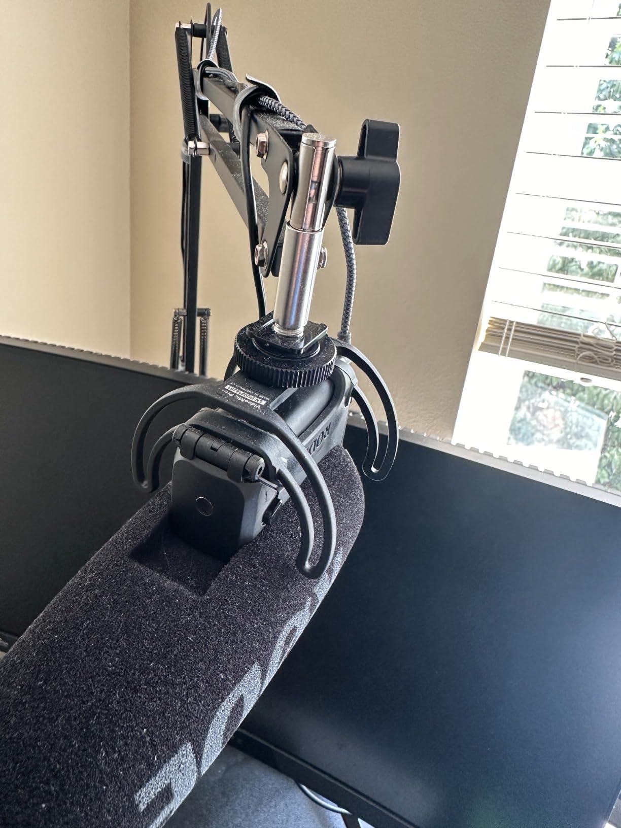 RØDE VideoMic Pro+ Premium On-camera Shotgun Microphone with High-pass Filter, High-frequency Boost, Pad, Safety Channel for Filmmaking, Content Creation and Location Recording customer photo 1