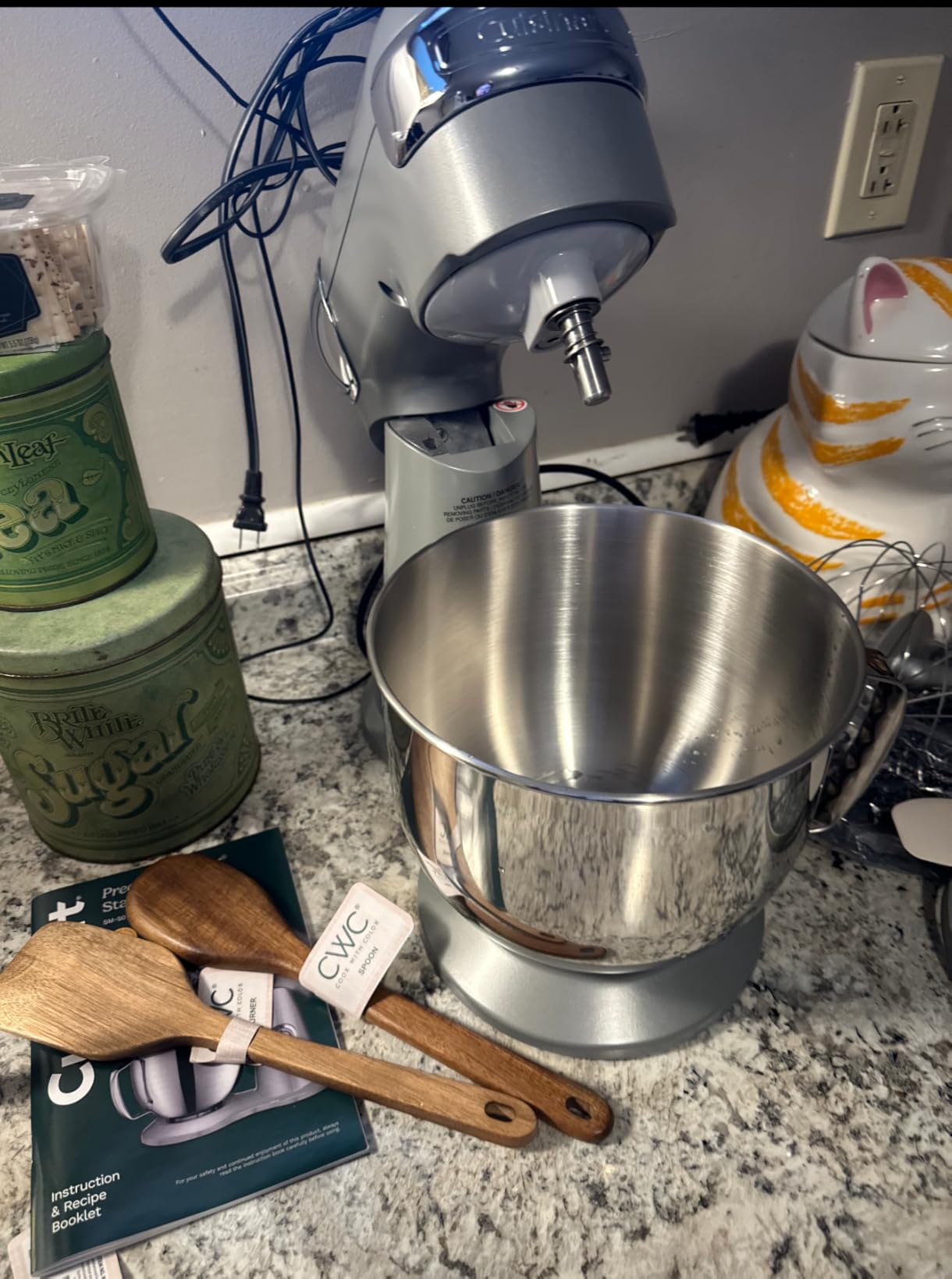 Cuisinart Stand Mixer, 12 Speed, 5.5 Quart Stainless Steel Bowl, Chef's Whisk, Mixing Paddle, Dough Hook, Splash Guard w/ Pour Spout, Onyx, SM-50BK customer photo 1