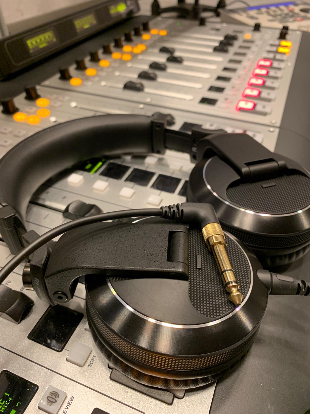 PIONEER DJ HDJ-X7 Professional Over-Ear DJ Headphones (Black) customer photo 1