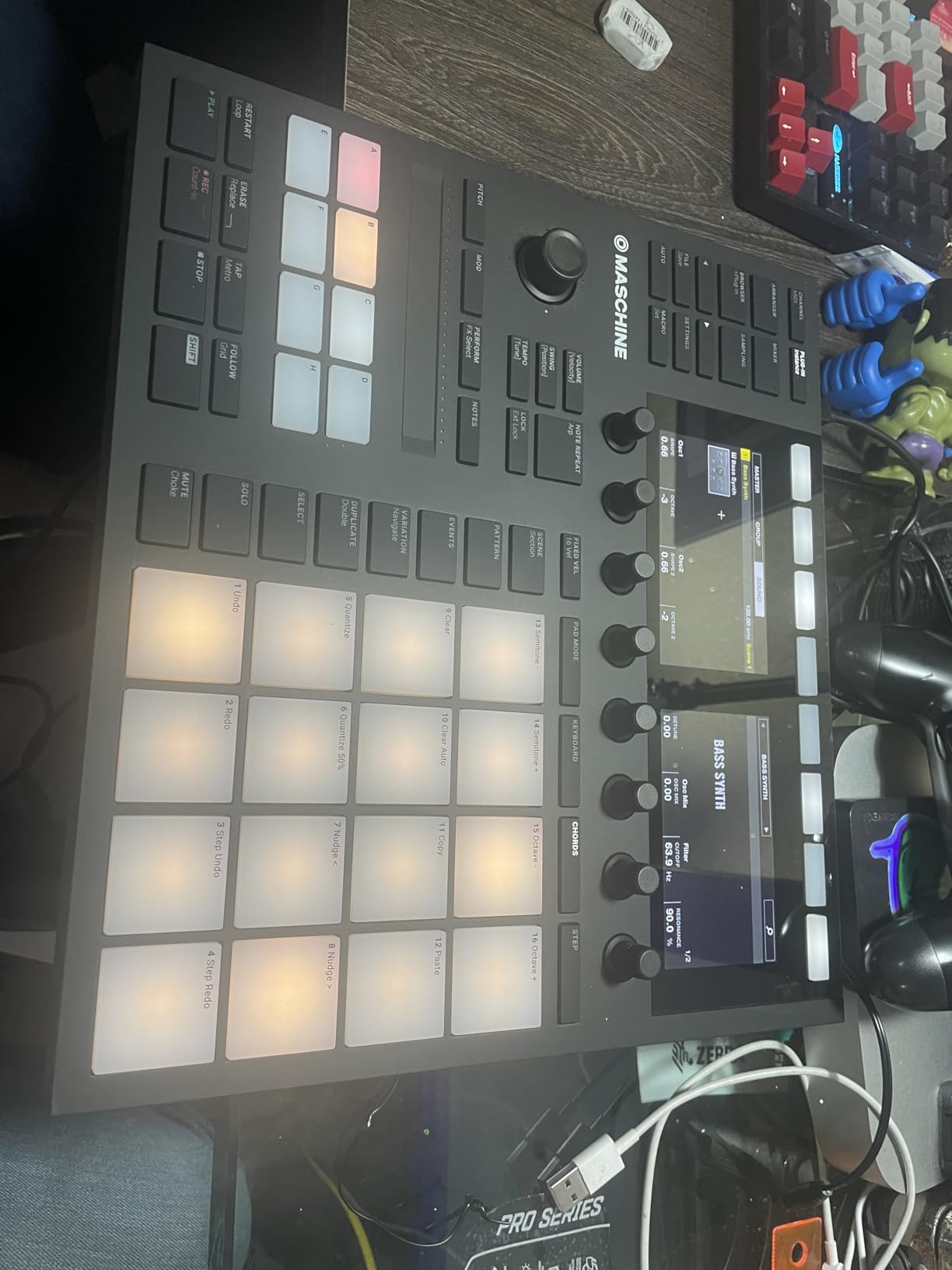 Native Instruments Maschine Mk3 Drum Controller with Intuitive Touch Controls, Smart Strip, Full-Color Display, and Extensive Sound Library customer photo 1