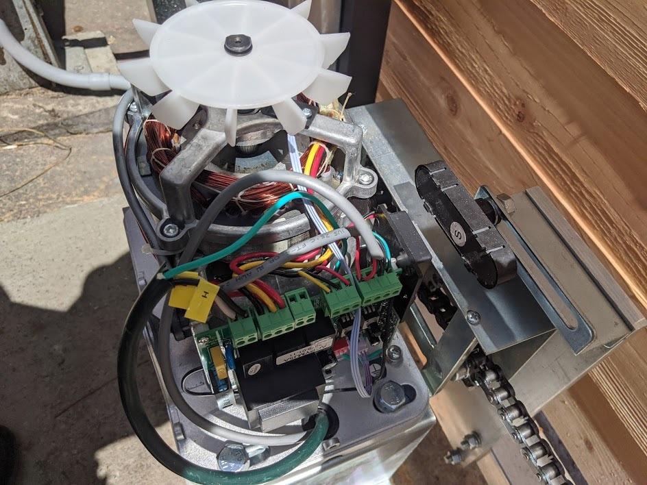 TOPENS CK700 Automatic Sliding Gate Opener Chain Drive Electric Gate Motor for Heavy Driveway Slide Gates Up to 1600 Pounds, Security Gate Operator AC Powered with 20ft Roller Chain and Remote Control customer photo 2