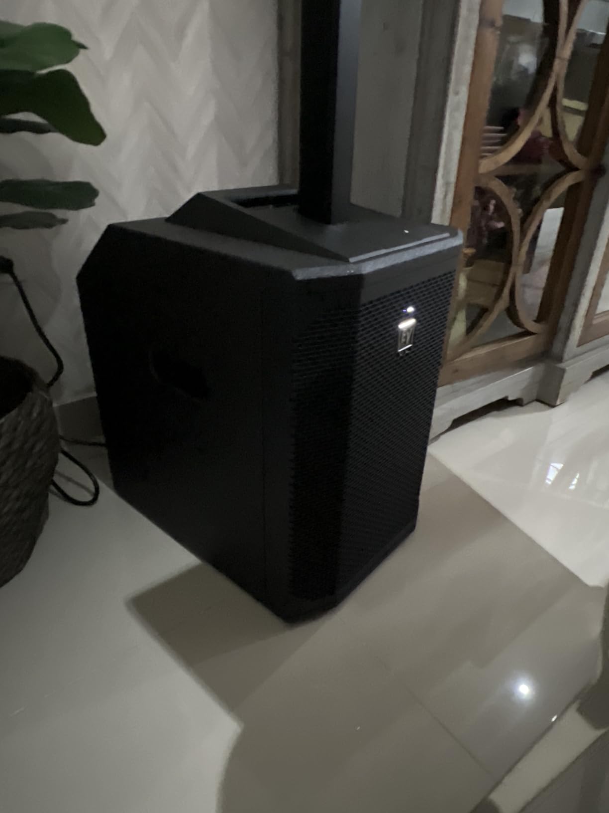 Electro-Voice Evolve 50 1000W Powered Column Speaker Array System, Black customer photo 2