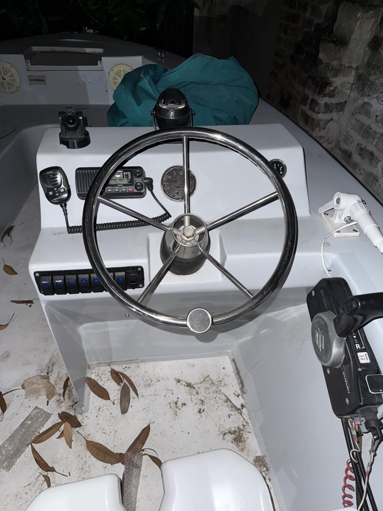 Uniden UM435 Advanced Fixed Mount VHF Marine Radio, All USA/International/Canadian Marine Channels Including New 4-Digit, CDN B Channels, 1 Watt/25 Watt Power, IPX8 Submersible customer photo 2