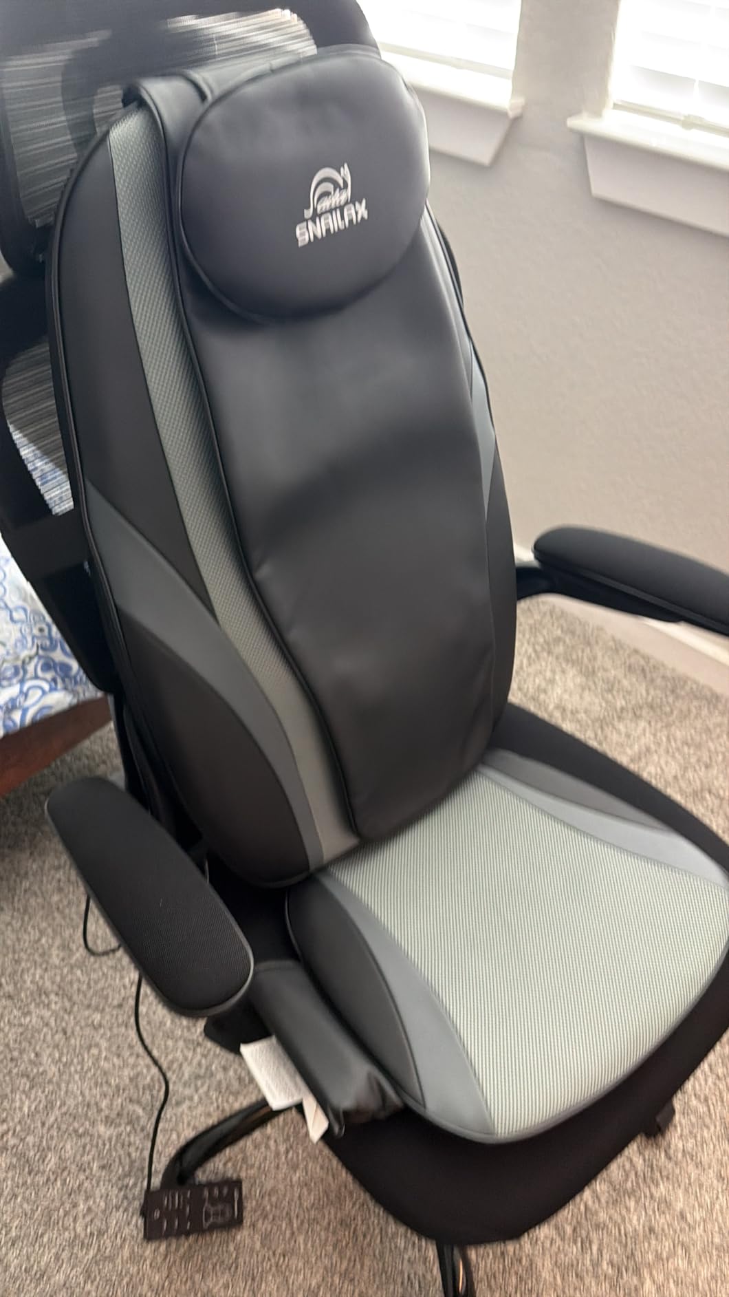 Snailax Shiatsu Back Massager with Heat Massage Chair Pad Kneading Back Massager for Pain Relief Deep Tissue Chair Massage Pad for Office Home customer photo 1