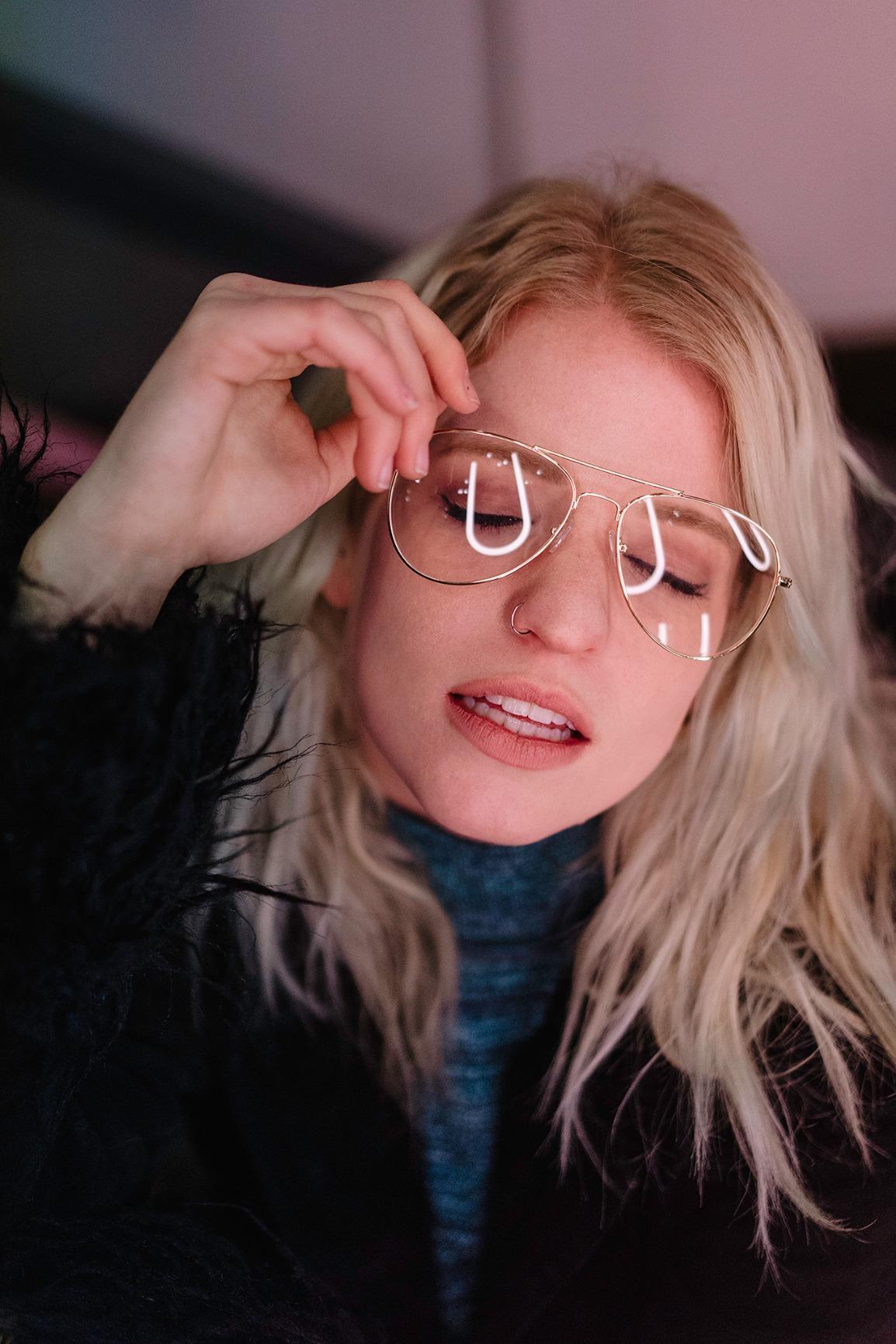 Sony a7R III Mirrorless Camera: 42.4MP Full Frame High Resolution Interchangeable Lens Digital Camera with Front End LSI Image Processor, 4K HDR Video and 3