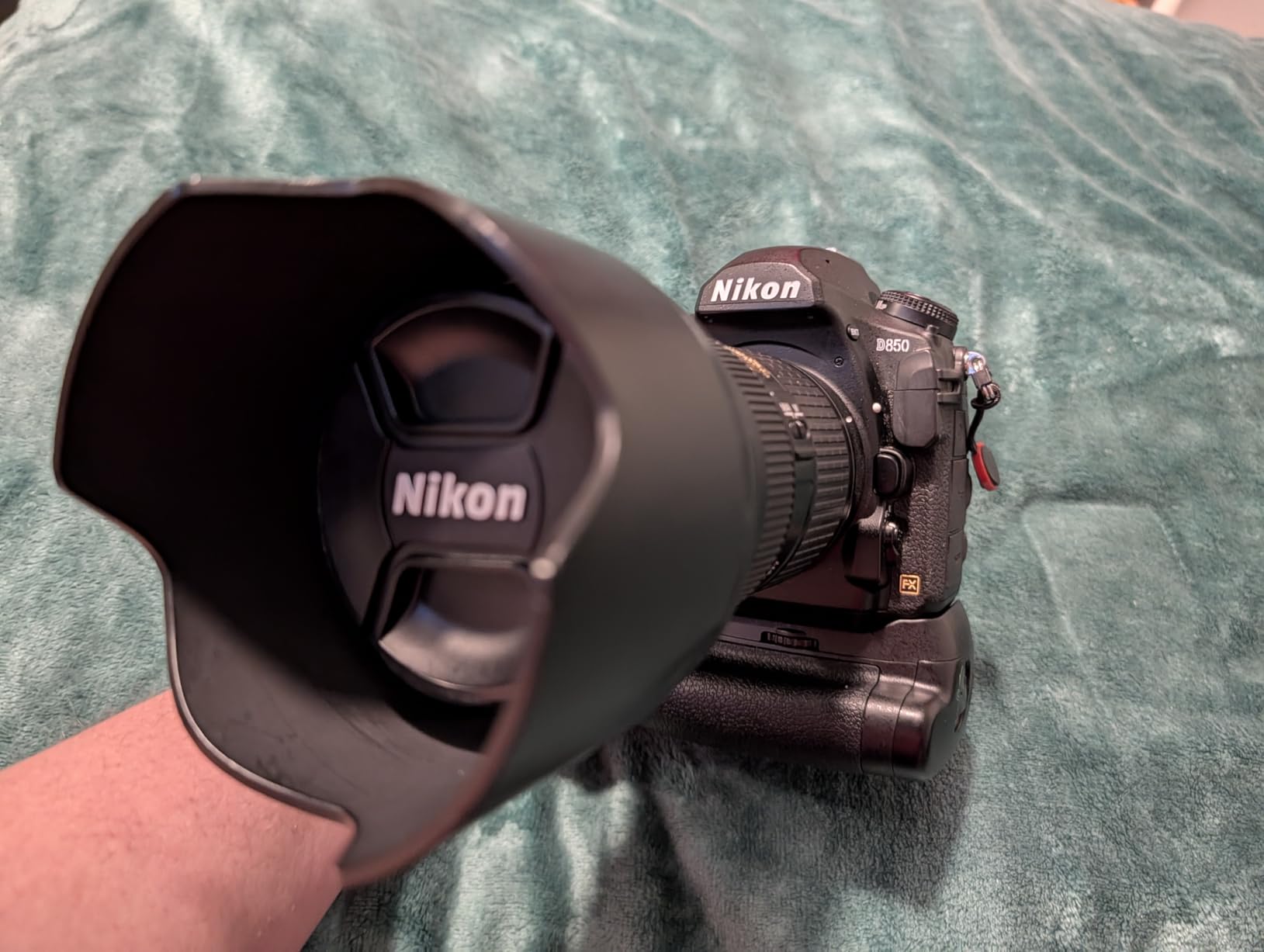 mcoplus D850 Vertical Battery Grip Remote Control Fit Nikon D850 Cameras customer photo 2