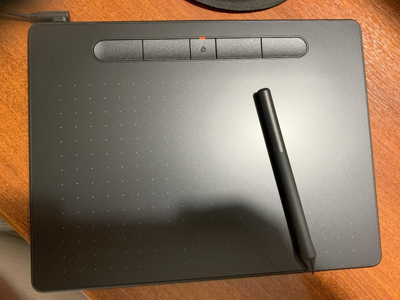 Wacom Intuos Medium Bluetooth Graphics Drawing Tablet, Portable for Teachers, Students and Creators, 4 Customizable ExpressKeys, Compatible with Chromebook Mac OS Android and Windows customer photo 1