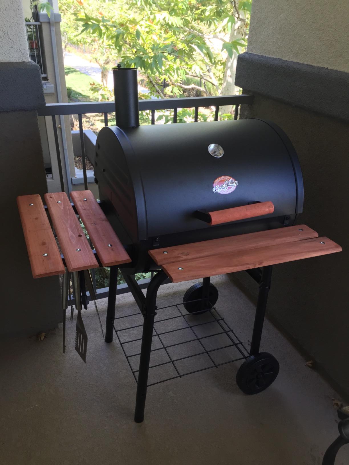 Char-Griller Wrangler Charcoal Grill in Black with Metal Shelves, EasyDump Ash Pan, Premium Wood Front and Side Shelves with Utensil Hooks, 640 Cooking Square Inches customer photo 2