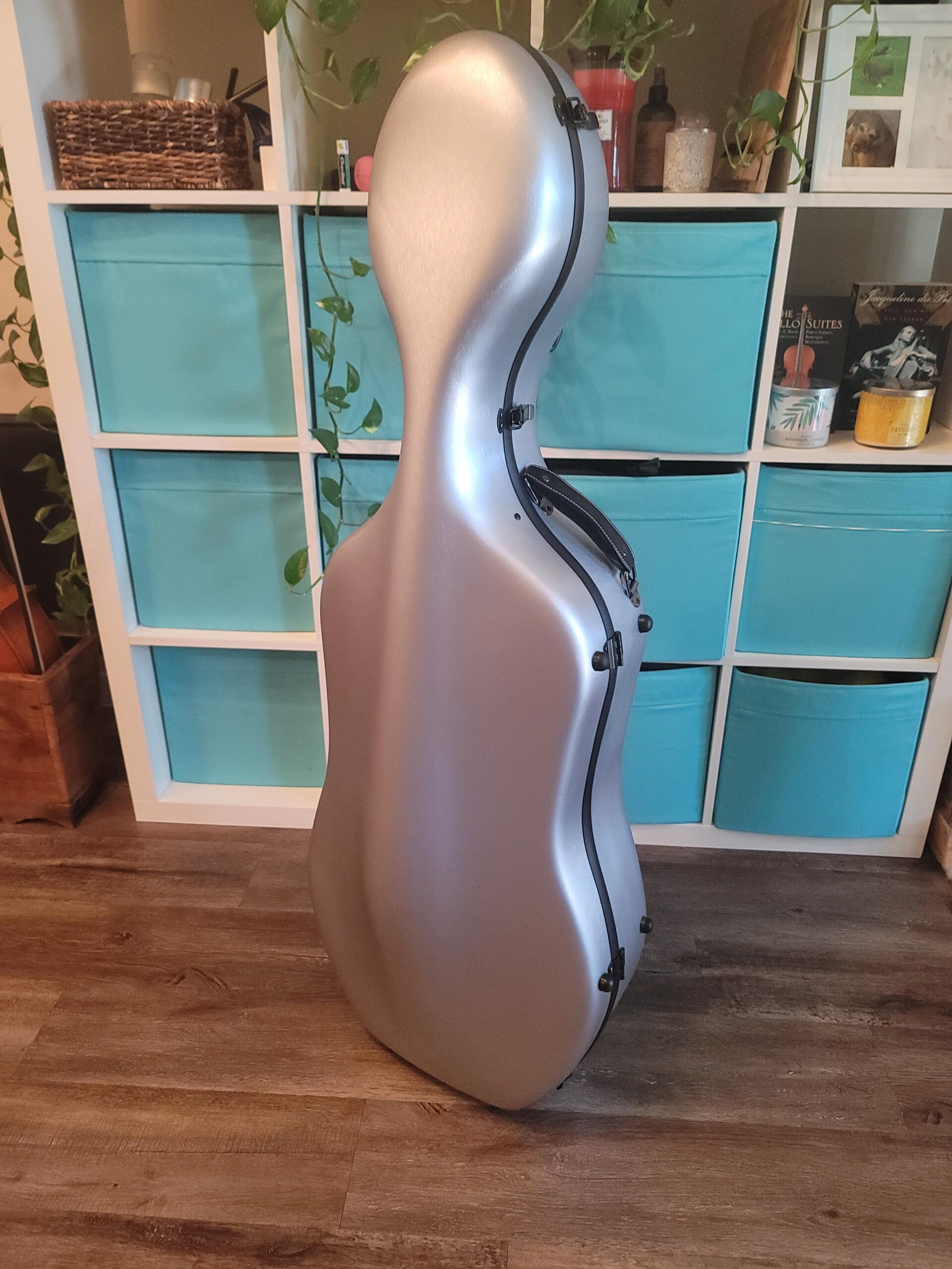 Crossrock Poly Carbon 4/4 Cello Case | Matte Black with Wheels & Music Pouch - Lightweight Hard Shell for Daily Commute & Student Orchestra customer photo 1