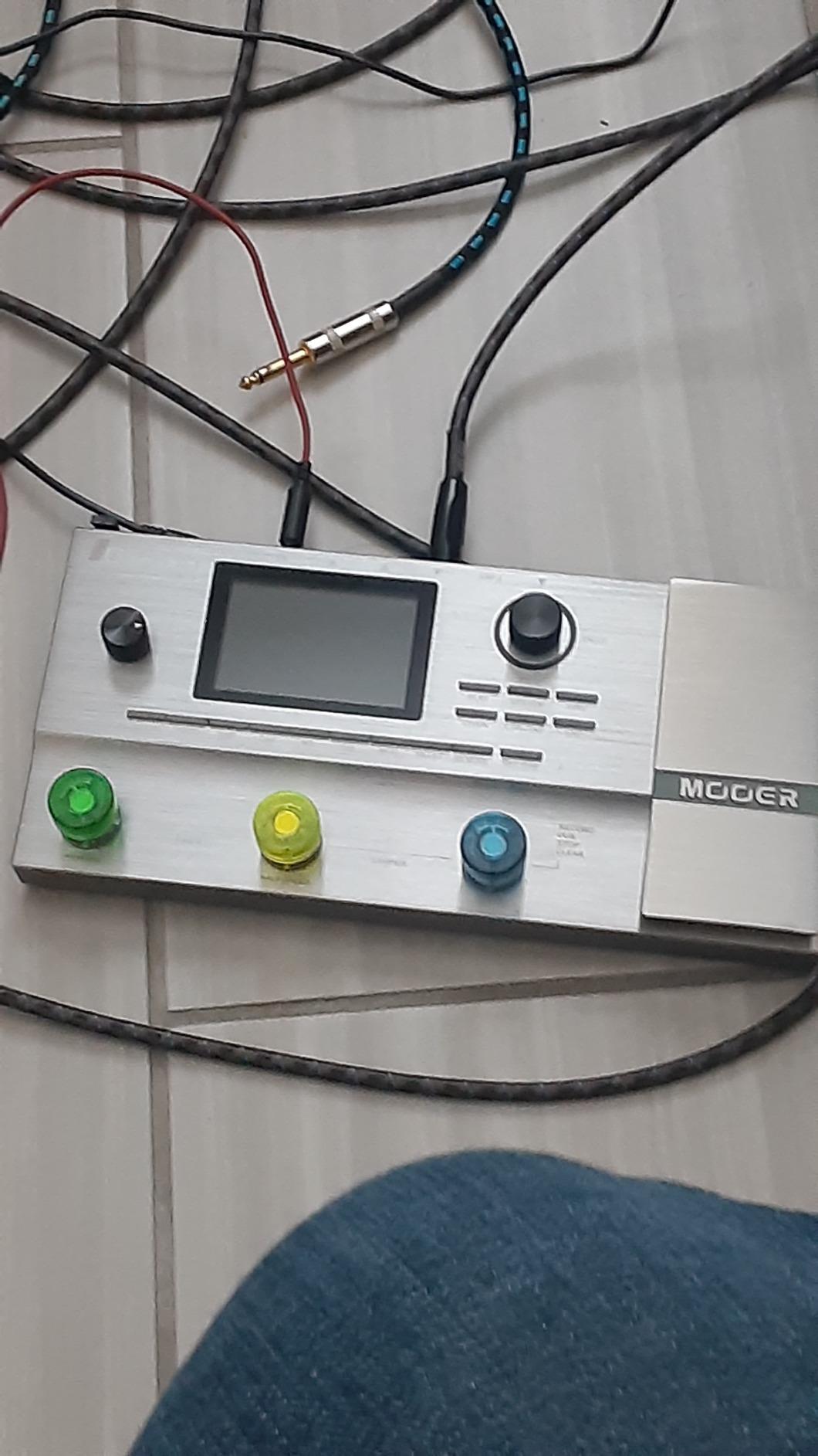 MOOER GE200 Guitar Amp Modelling Multi Effects Pedal customer photo 1