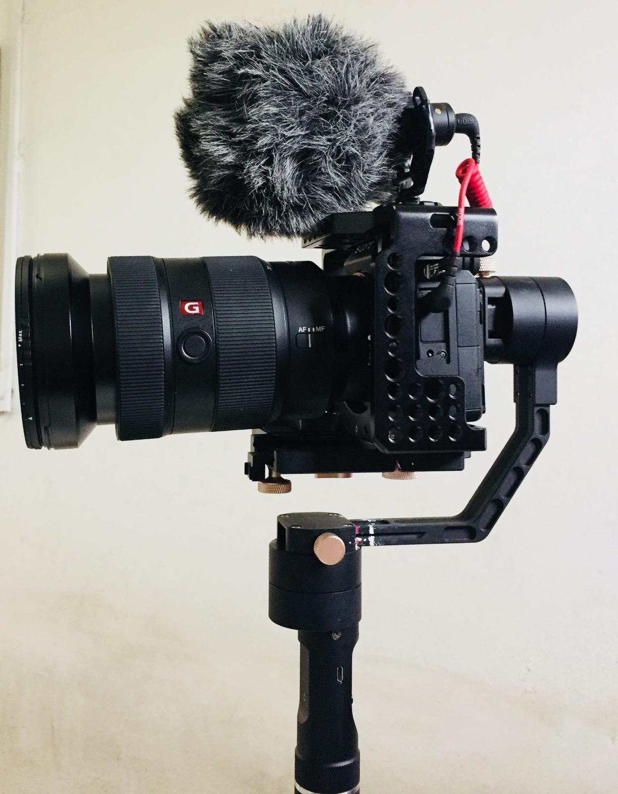 SmallRig A7 III / A7R III Camera Cage Kit for Sony Alpha 7 III/Alpha 7R III, Full Cage with Top Handle for ARRI and Cable Clamp, Built-in Cold Shoe and NATO Rails - 4198 customer photo 2