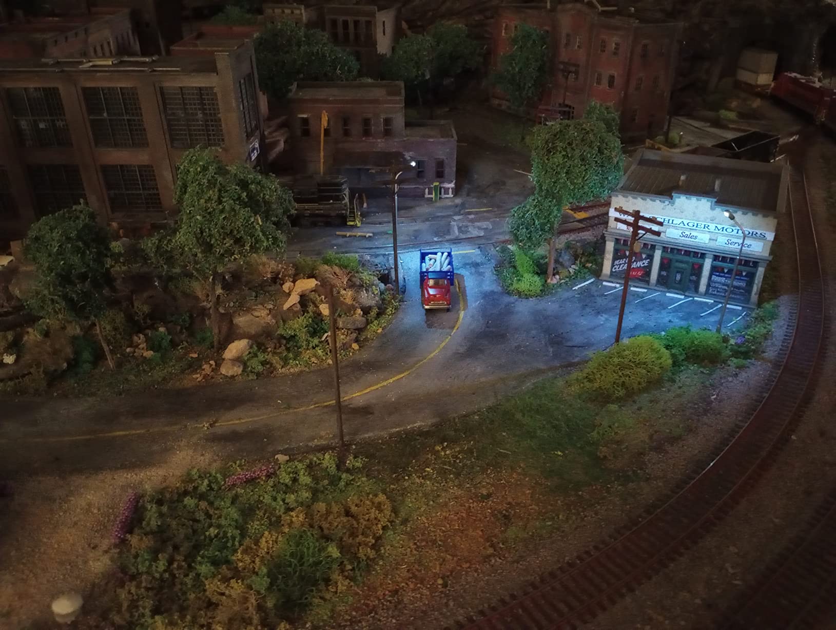 Yetaha 20Pcs Model Railway Train Model Street Lights, LED Dual Lampposts, HO OO Scale, Dual Heads Gauge Model Street Light Layout, LEDs Light 3V Train Scenery Miniature Accessories customer photo 2