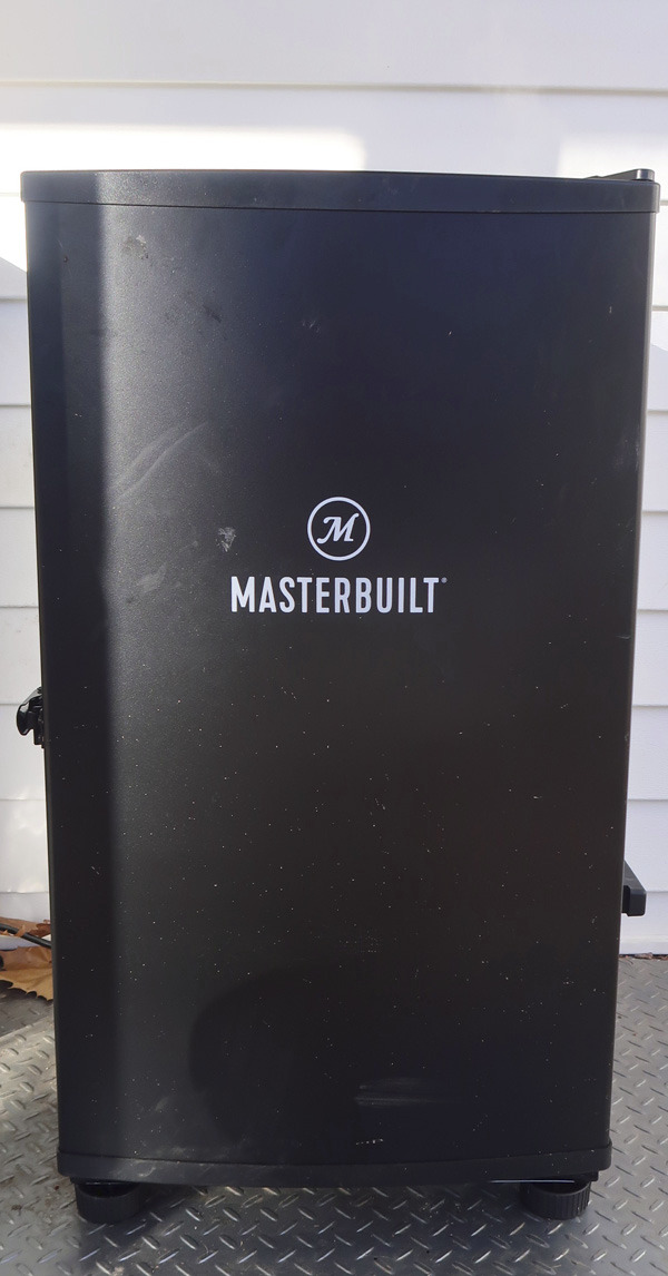 Masterbuilt 30-inch Digital Electric Vertical BBQ Smoker with Side Wood Chip Loader, Chrome Racks and 710 Cooking Square Inches, Model MB20071117 customer photo 1