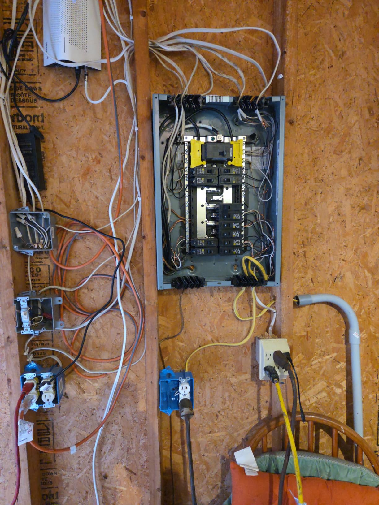 Square D HomeLine 100 amps 120/240 volt 20 space 40 circuits Combination Mount Load Center Main Breaker Kit customer photo 1