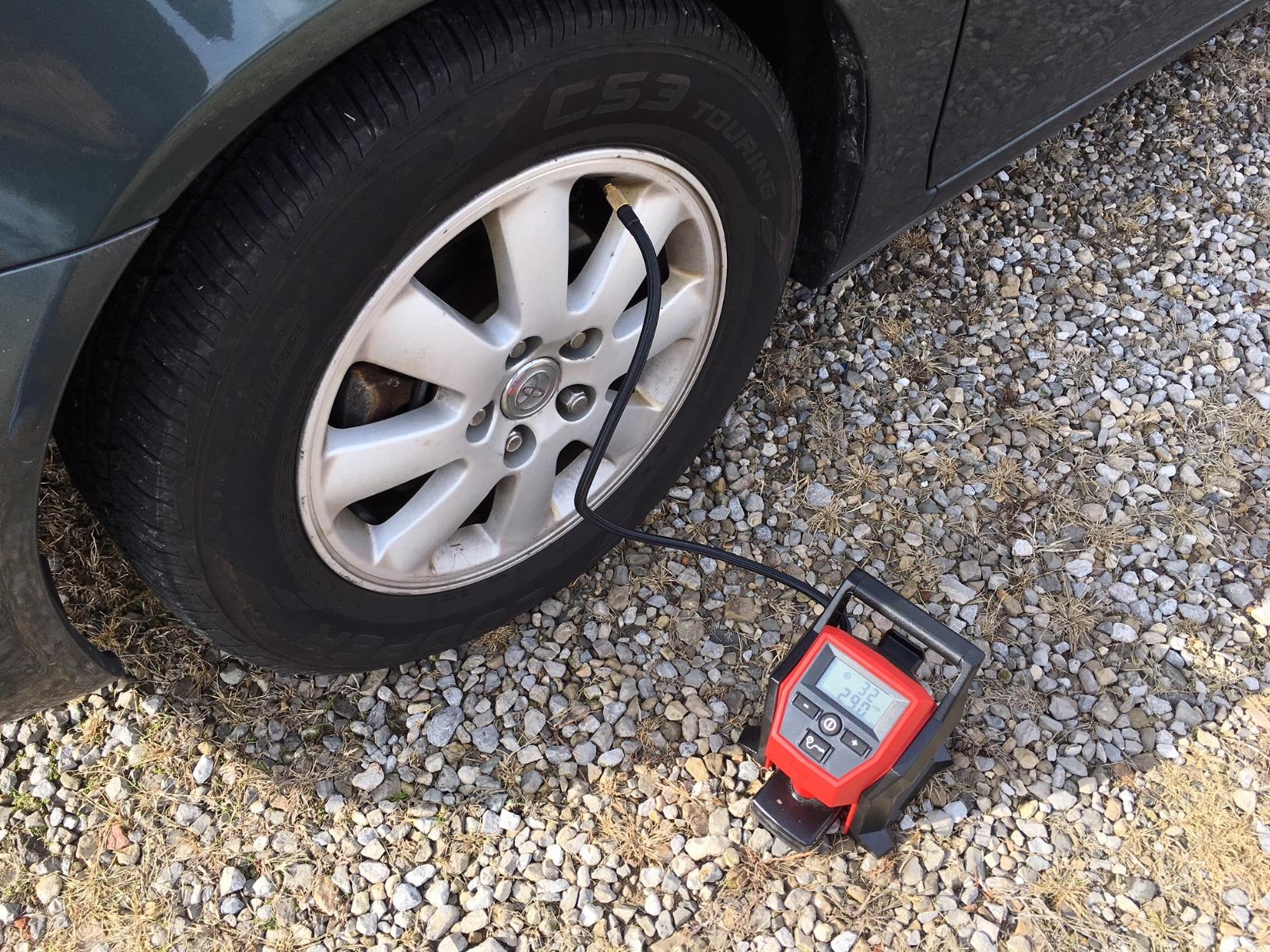 Milwaukee Electric Tools 2475-20 M12 Compact Inflator customer photo 1