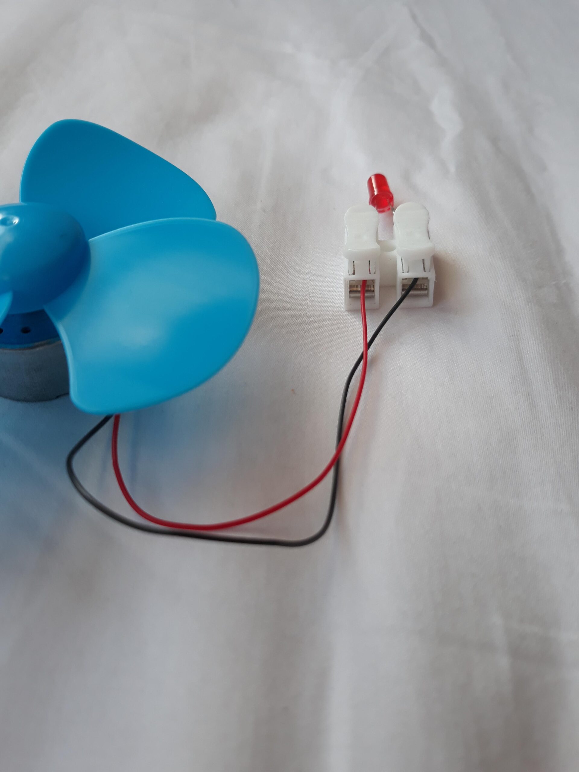 EUDAX DIY DC Power Micro Motor Wind Turbine Electricity Generator Blades Model customer photo 1