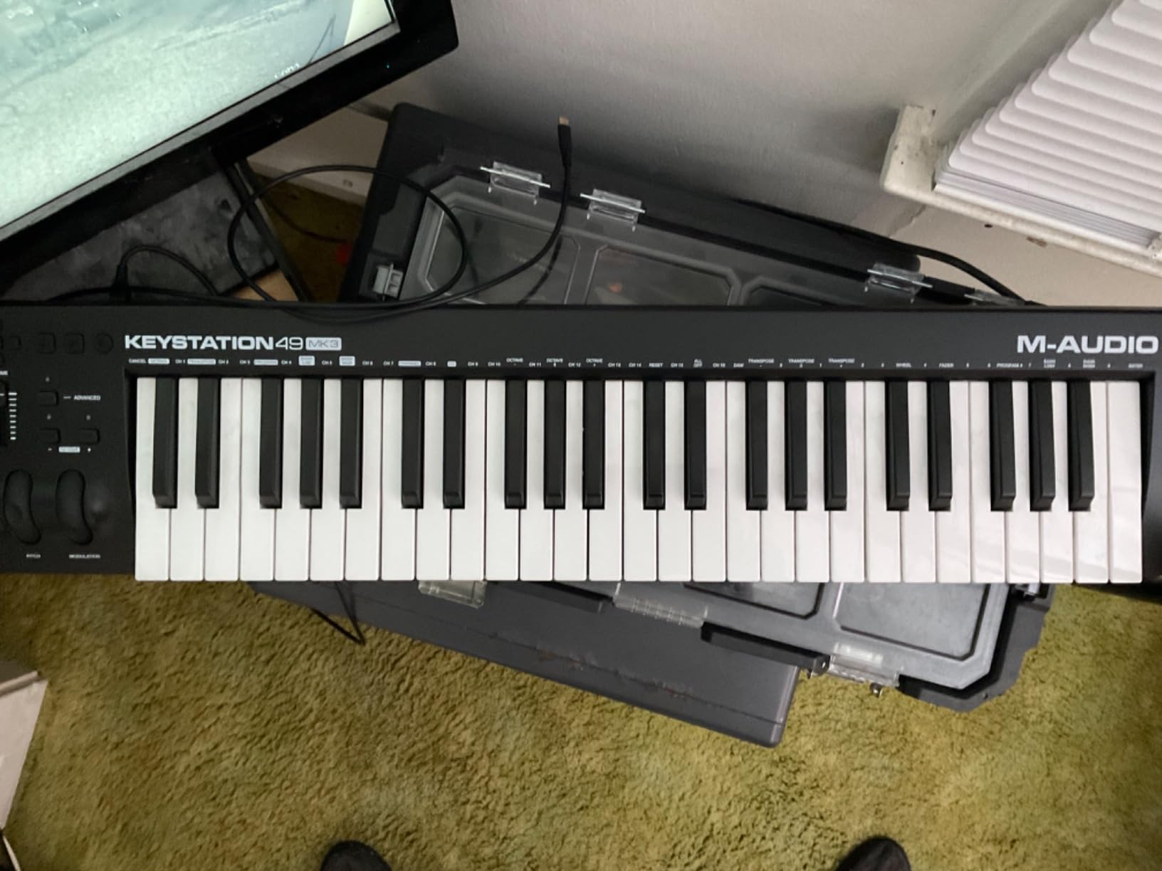 M-AUDIO Keystation 49 MK3 - Synth Action 49 Key USB MIDI Keyboard Controller with Assignable Controls, Pitch and Mod Wheels, and Software Included customer photo 2