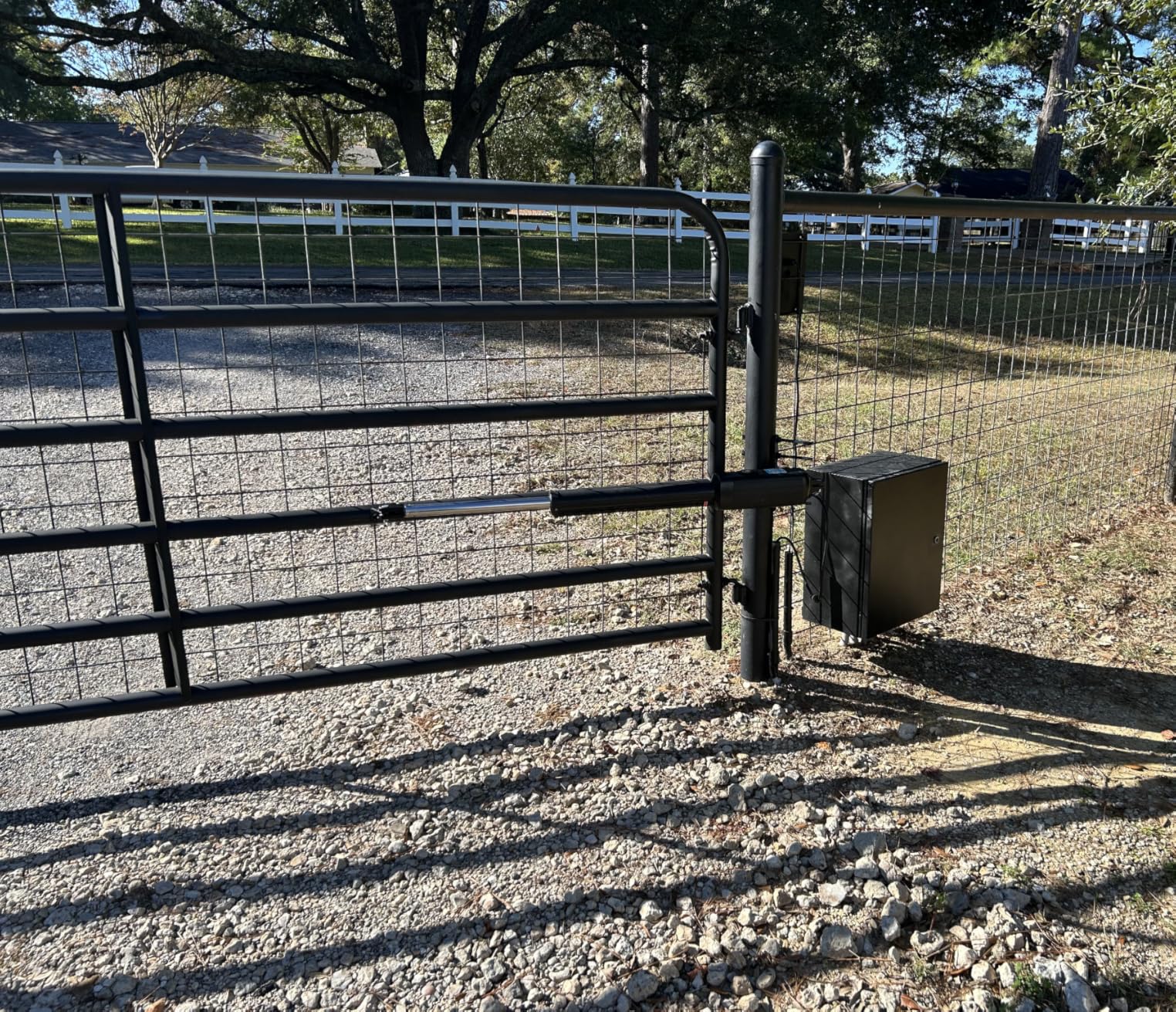 TOPENS AD5S Automatic Gate Opener Kit Medium Duty Solar Dual Gate Operator for Dual Swing Gates Up to 16 Feet or Max 550 Pounds Gate Motor Solar Panel customer photo 2