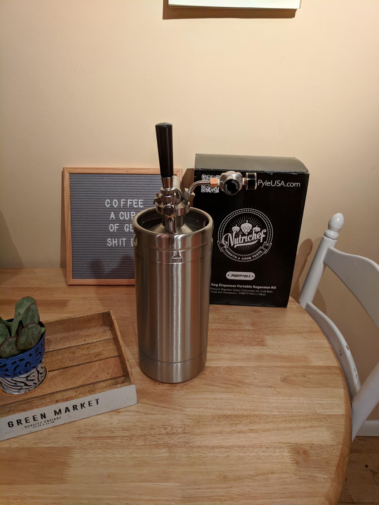 NutriChef Pressurized Growler Tap System, 64oz Stainless Steel Mini Keg Dispenser Portable Kegerator Kit, Co2 Pressure Regulator Keeps Carbonation for Craft Beer, Draft and Homebrew customer photo 1