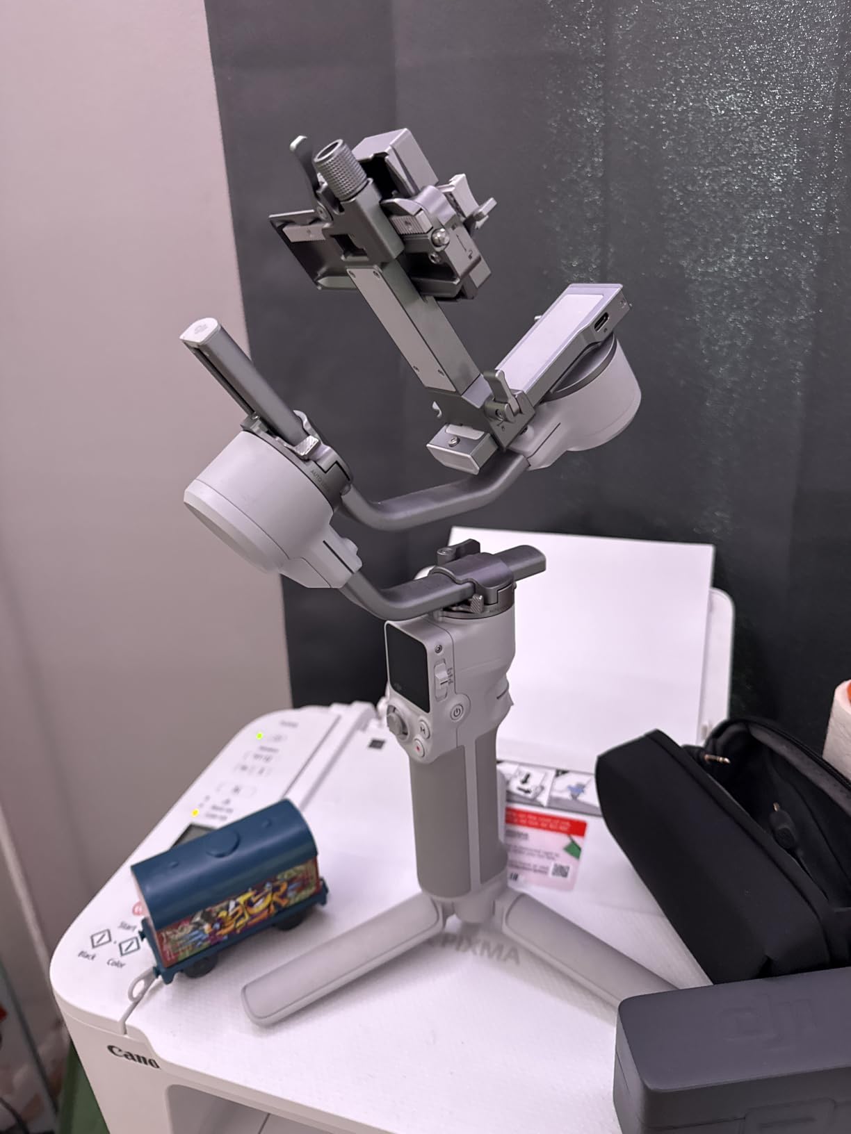 DJI RS 4 Mini, Gimbal Stabilizer for Cameras Canon/Sony/Panasonic/Nikon/Fujifilm, Auto Axis Locks, 2kg/4.4lbs Payload, Intelligent Tracking, Native Vertical Shooting customer photo 2