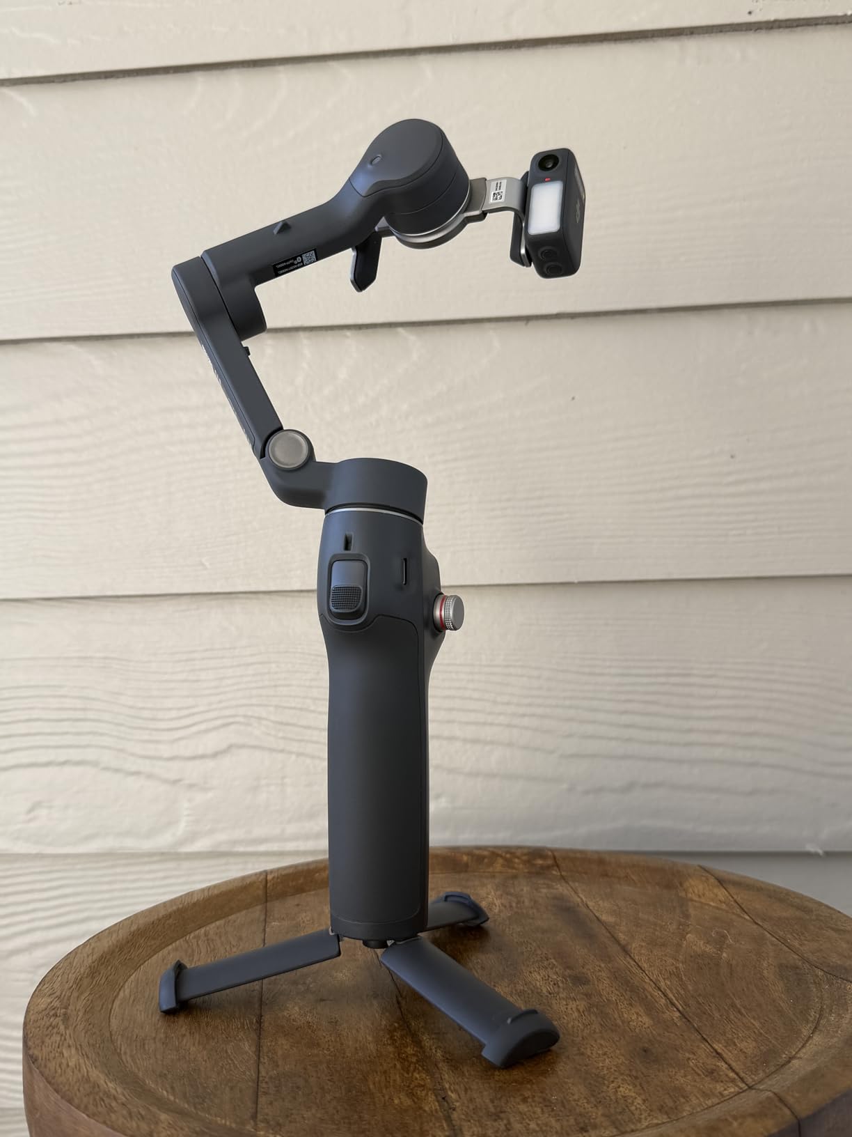 DJI Osmo Mobile 7P Gimbal Stabilizer for iPhone, Android, Native Tracking, Lighting, 3-Axis Phone Gimbal, Quick Launch, One-Tap Edit, Built-in Extension Rod & Tripod, 10hrs Use customer photo 2