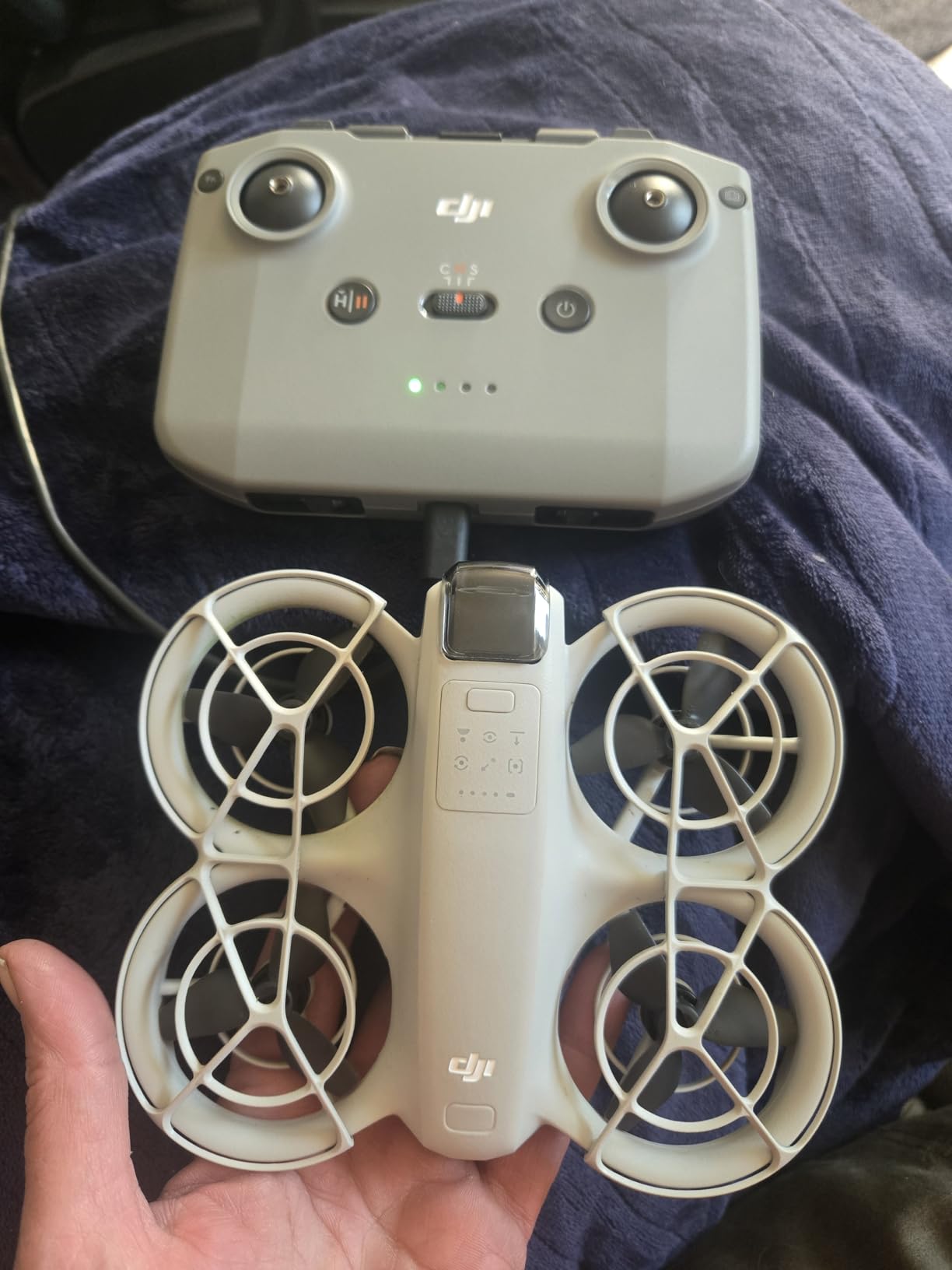 DJI Neo Fly More Combo, Mini Drone with 4K UHD Camera for Adults, 135g Self Flying Drone that Follows You, Palm Takeoff, Subject Tracking, QuickShots, Stabilized Video, with RC-N3 and 3 Batteries customer photo 1