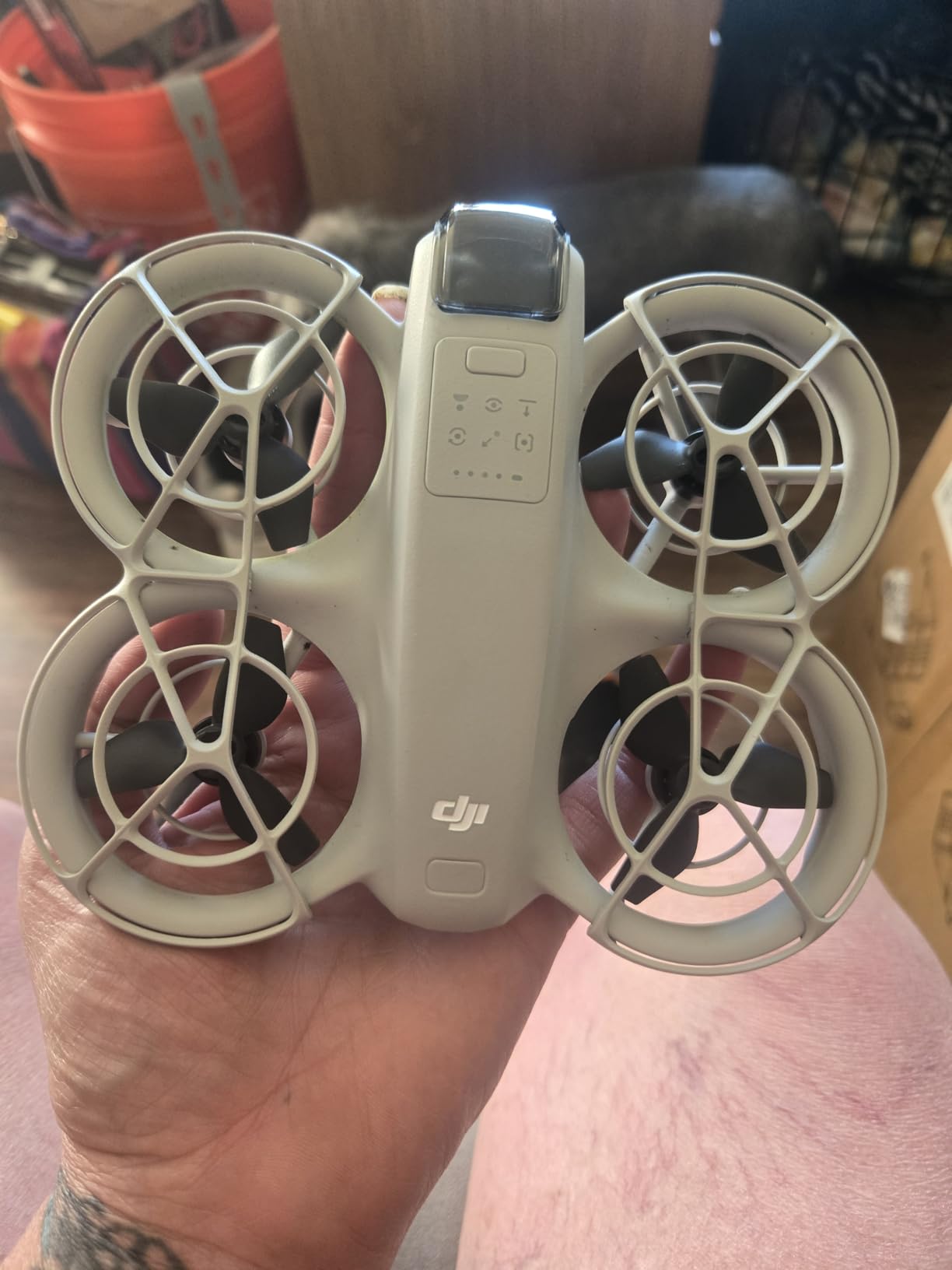 DJI Neo Fly More Combo, Mini Drone with 4K UHD Camera for Adults, 135g Self Flying Drone that Follows You, Palm Takeoff, Subject Tracking, QuickShots, Stabilized Video, with RC-N3 and 3 Batteries customer photo 2