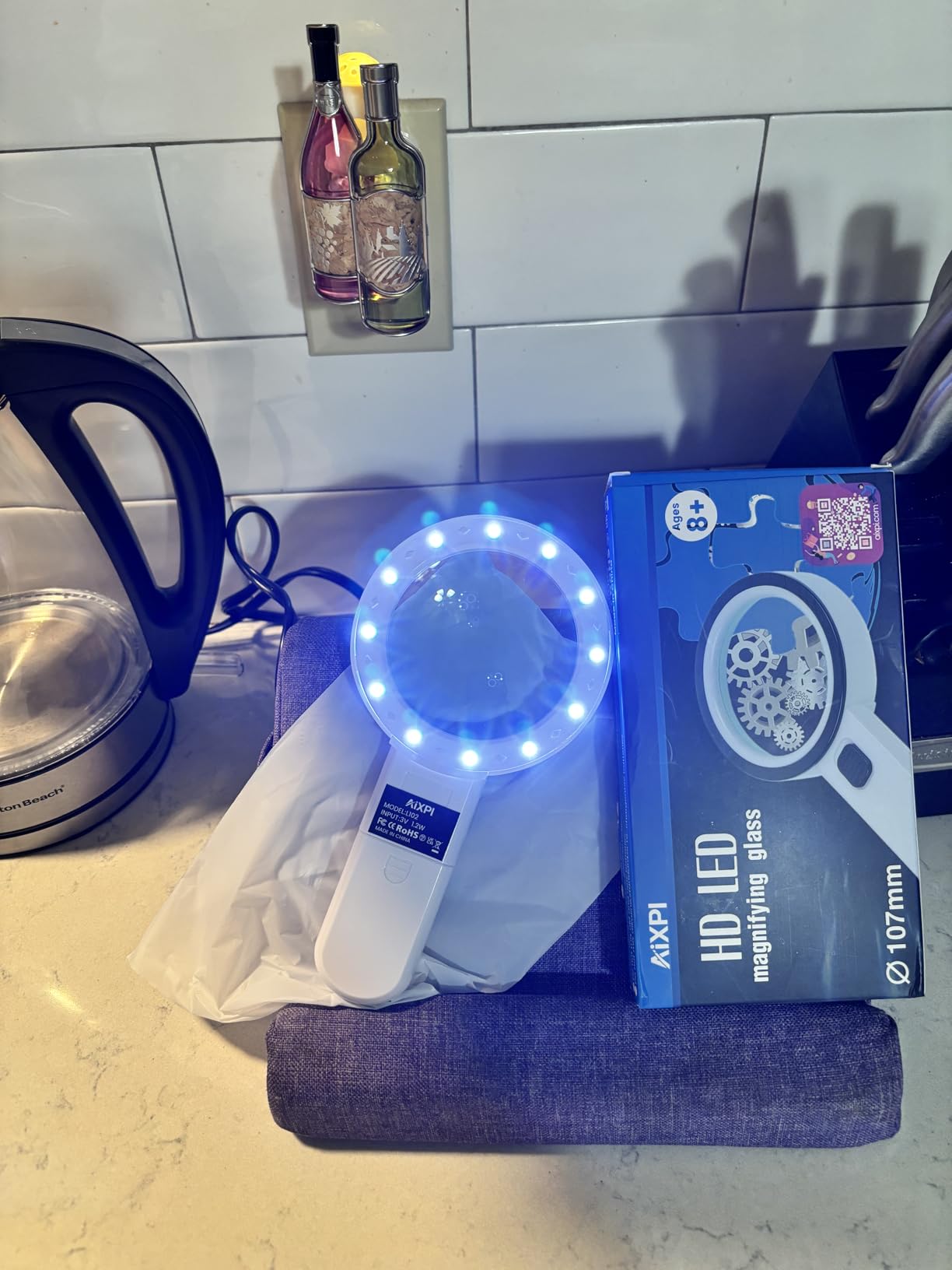 AIXPI Magnifying Glass with Light, Double-Layer Glass Lens Handheld Large Magnifying Glass 12 LED Lighted Magnifier for Seniors Reading, Coins, Jewelry, Close Working customer photo 2