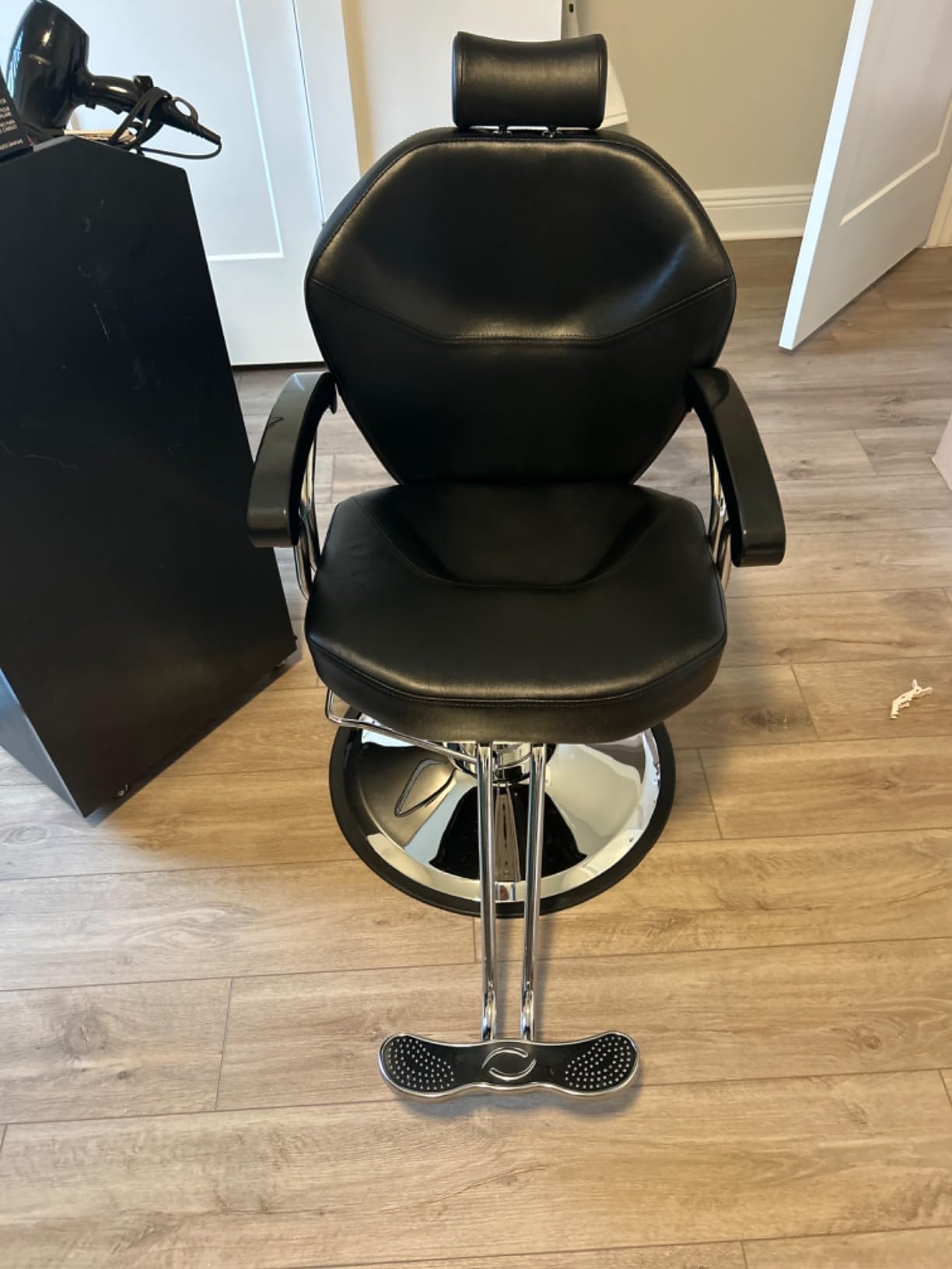 Artist hand Barber Chair for Barbershop Hydraulic Reclining Salon Chair for Hair Stylist - 360° Swivel, 20 Inch Wide Seat, Tattoo & Beauty Spa Equipment, Black PU Leather customer photo 2