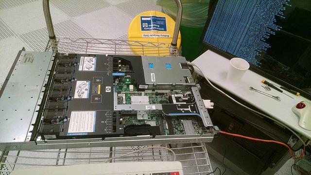 HP ProLiant DL360 G7 1U RackMount 64-bit Server with 2xSix-Core X5650 Xeon 2.66GHz CPUs + 32GB PC3-10600R RAM + 8x146GB 10K SAS SFF HDD, P410i RAID, 4xGigaBit NIC, 2xPower Supplies, NO OS (Renewed) customer photo 1