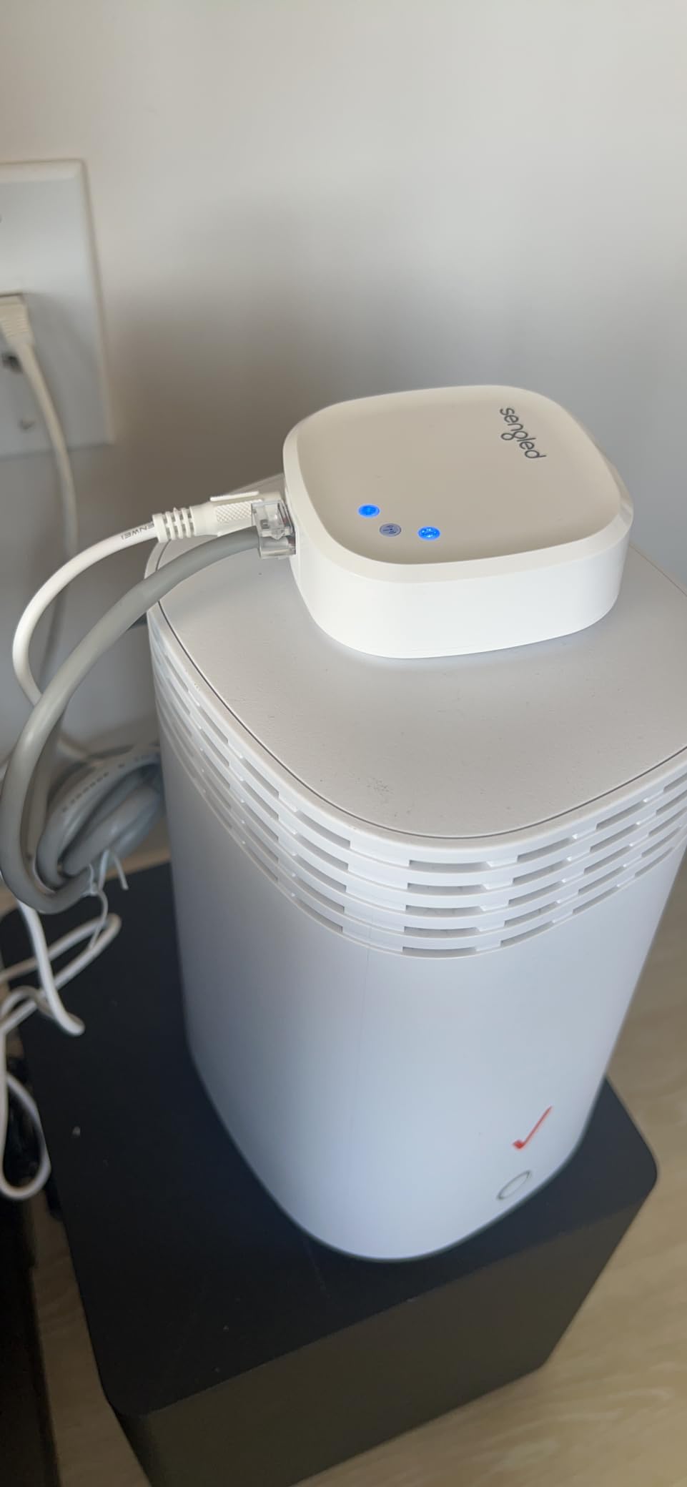 Sengled Z02-hub Hub for Use Smart Products, Compatible with Alexa and Google Assistant, 1 Count (Pack of 1), White customer photo 2