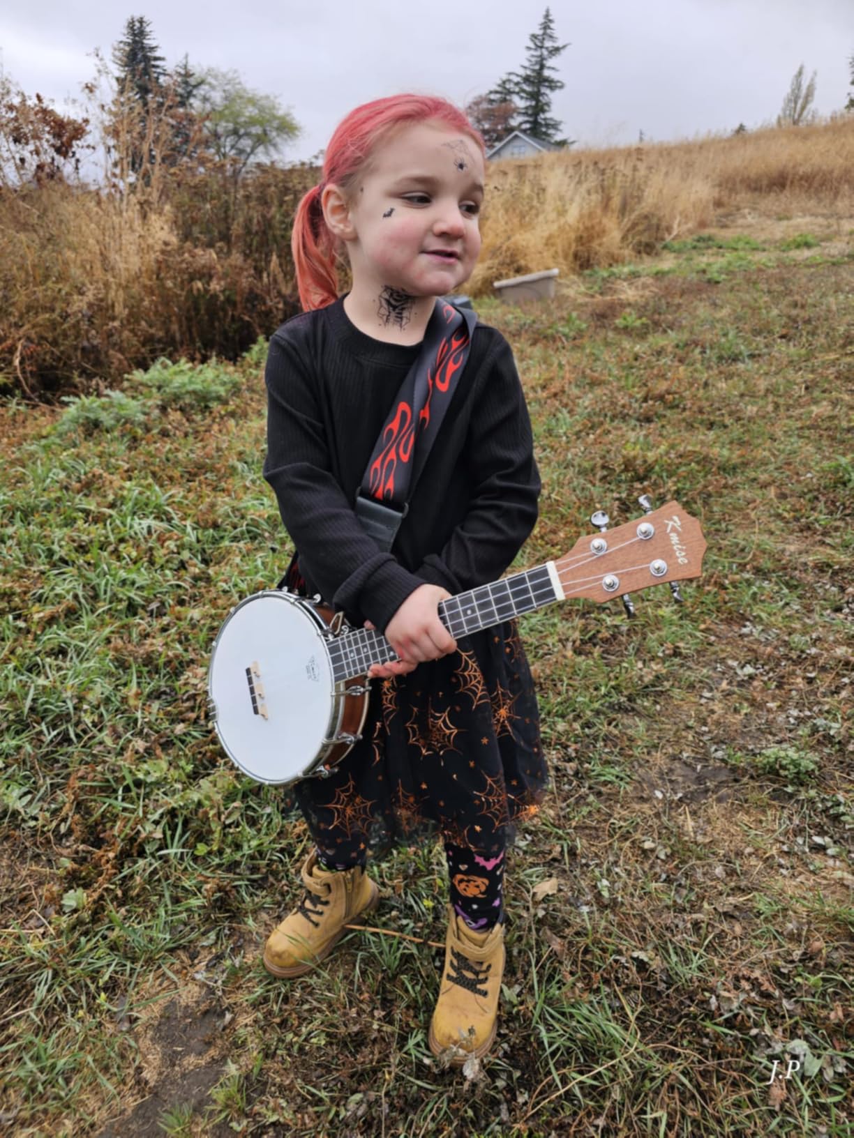 Kmise Concert Size Banjolele, 23'' Sapele 4 Strings Portable Mini Banjo Ukulele, With Gig Bag, Tuner, Banjos Strap, Strings, Piezo Pickup, Picks, Ruler, Wrench, Bridge Beginner Kit for Professionals customer photo 2