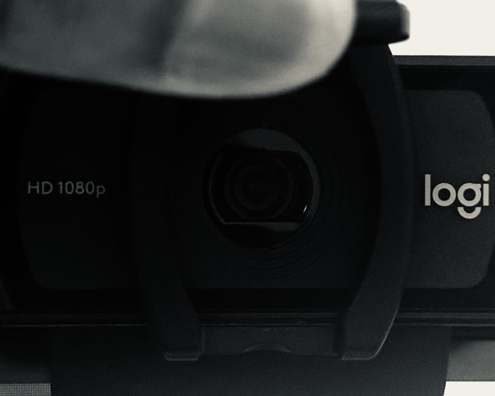 Logitech C920S HD Pro Webcam, Full HD 1080p/30fps Video Calling, Clear Stereo Audio, Light Correction, Privacy Shutter, Works with Skype, Zoom, FaceTime, Hangouts, PC/Mac/Laptop/Tablet/Xbox customer photo 1