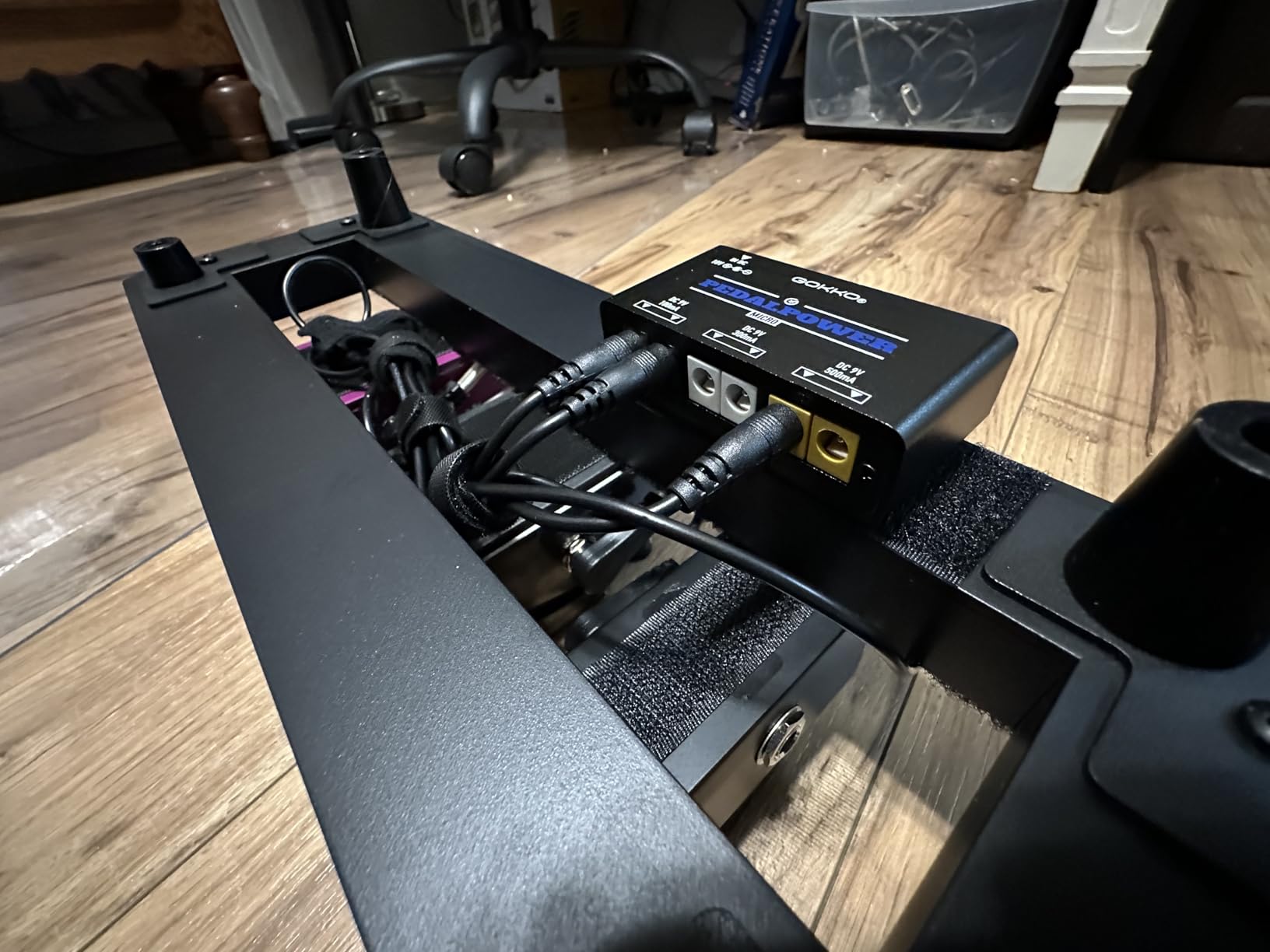 Mini Pedal Power Supply with 6 Outputs (GK-37) customer photo 1