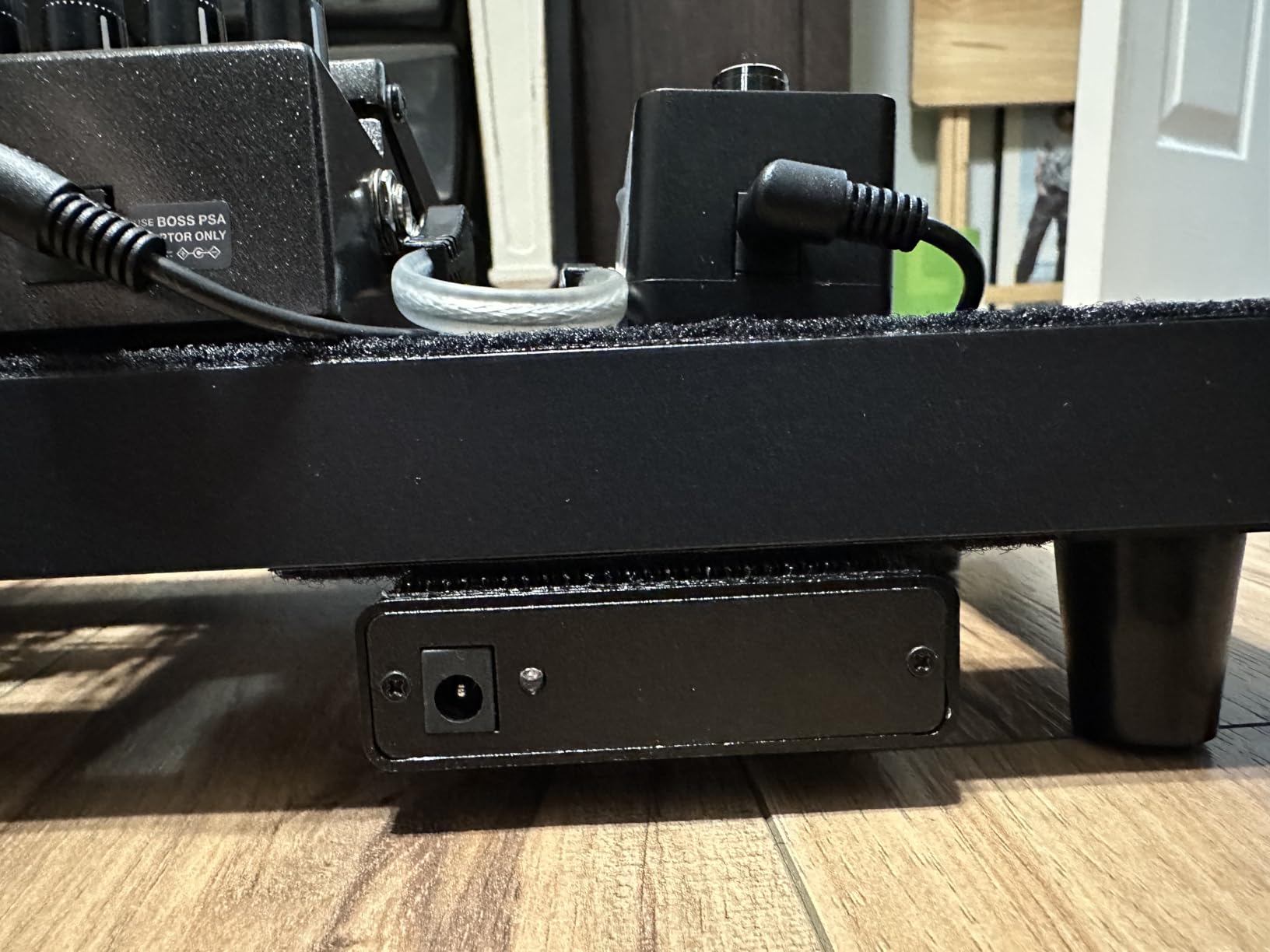 Mini Pedal Power Supply with 6 Outputs (GK-37) customer photo 2